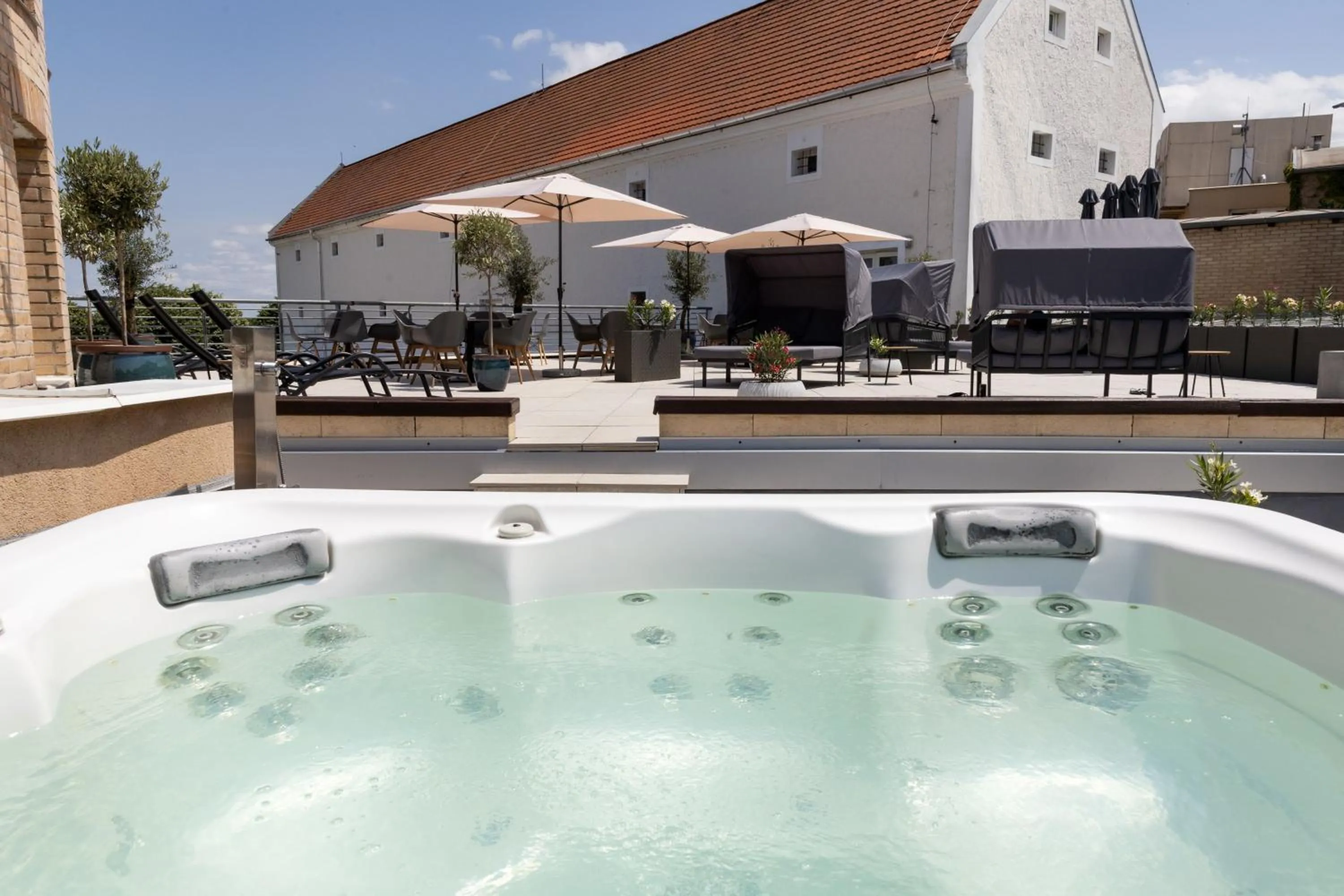 Hot Tub in CE Plaza Hotel