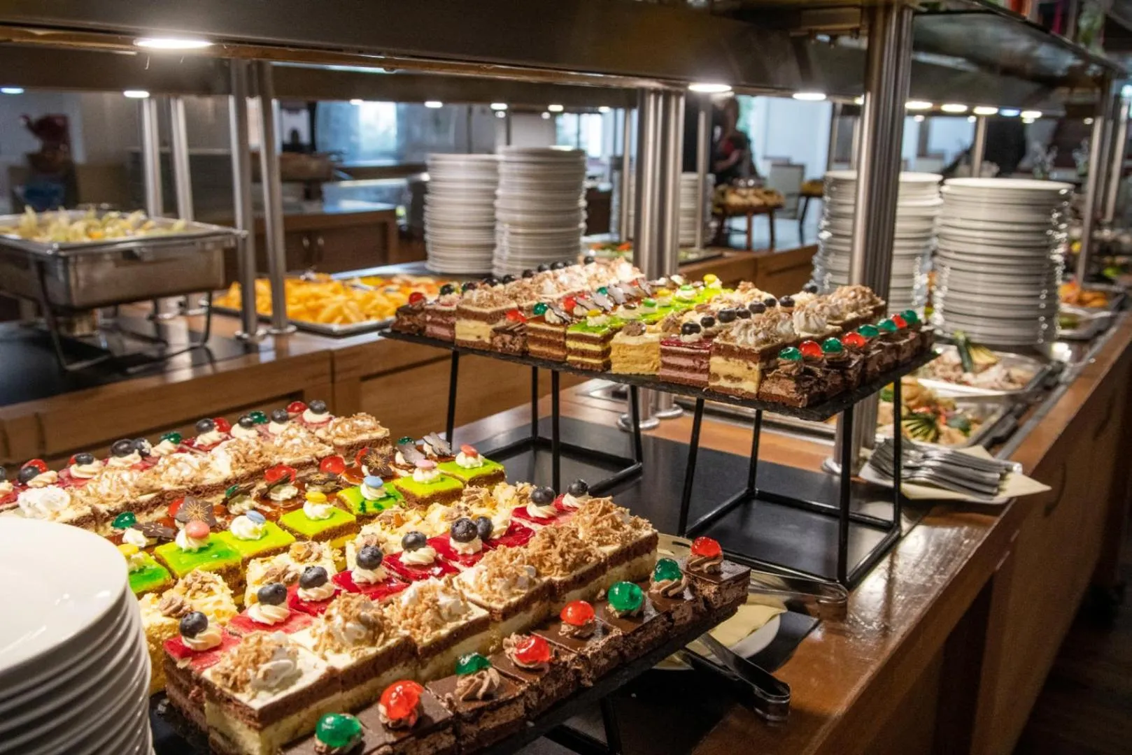 Restaurant/places to eat in CE Plaza Hotel