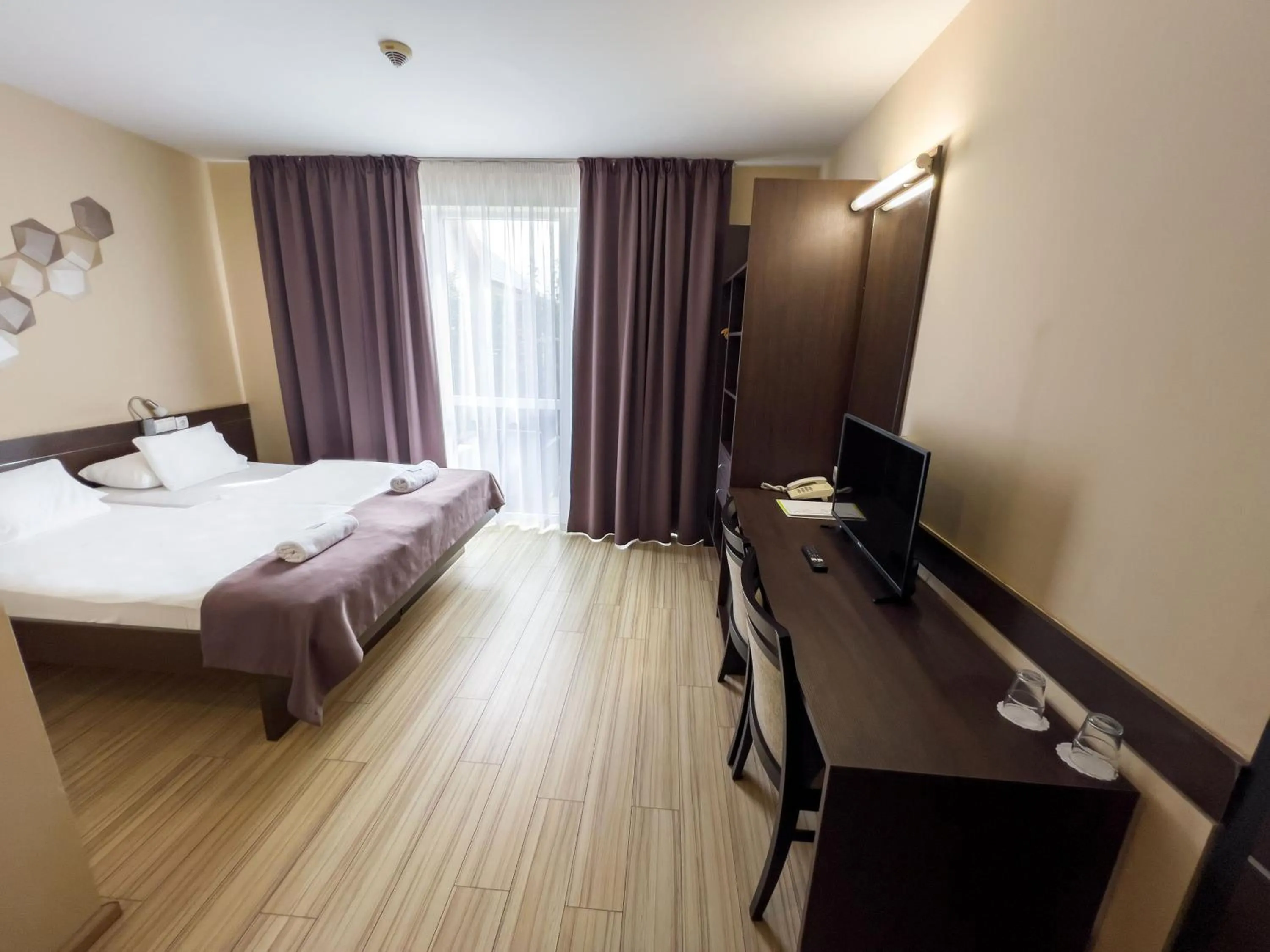 Bed in CE Plaza Hotel