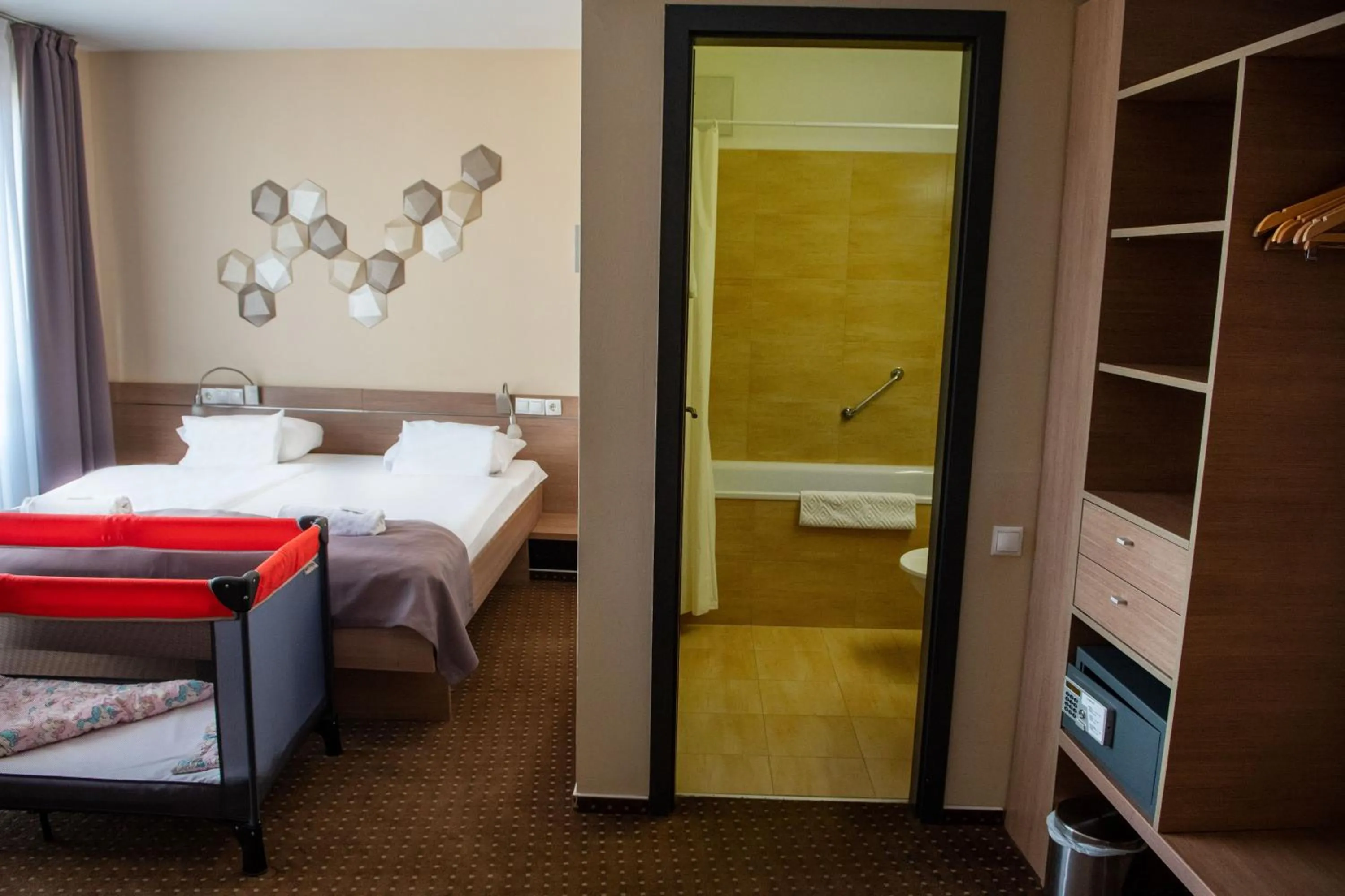 Bed in CE Plaza Hotel