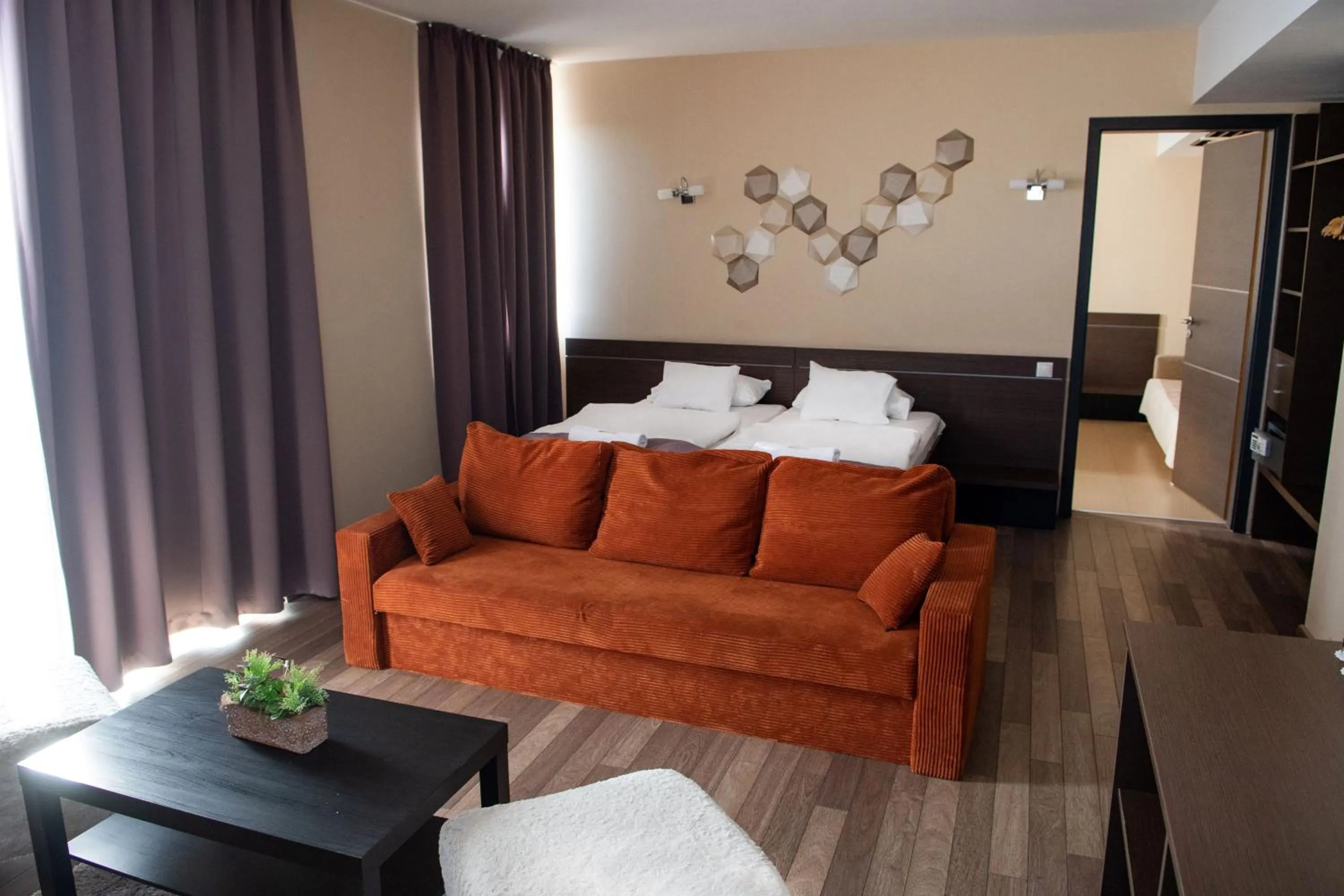 Property building, Bed in CE Plaza Hotel
