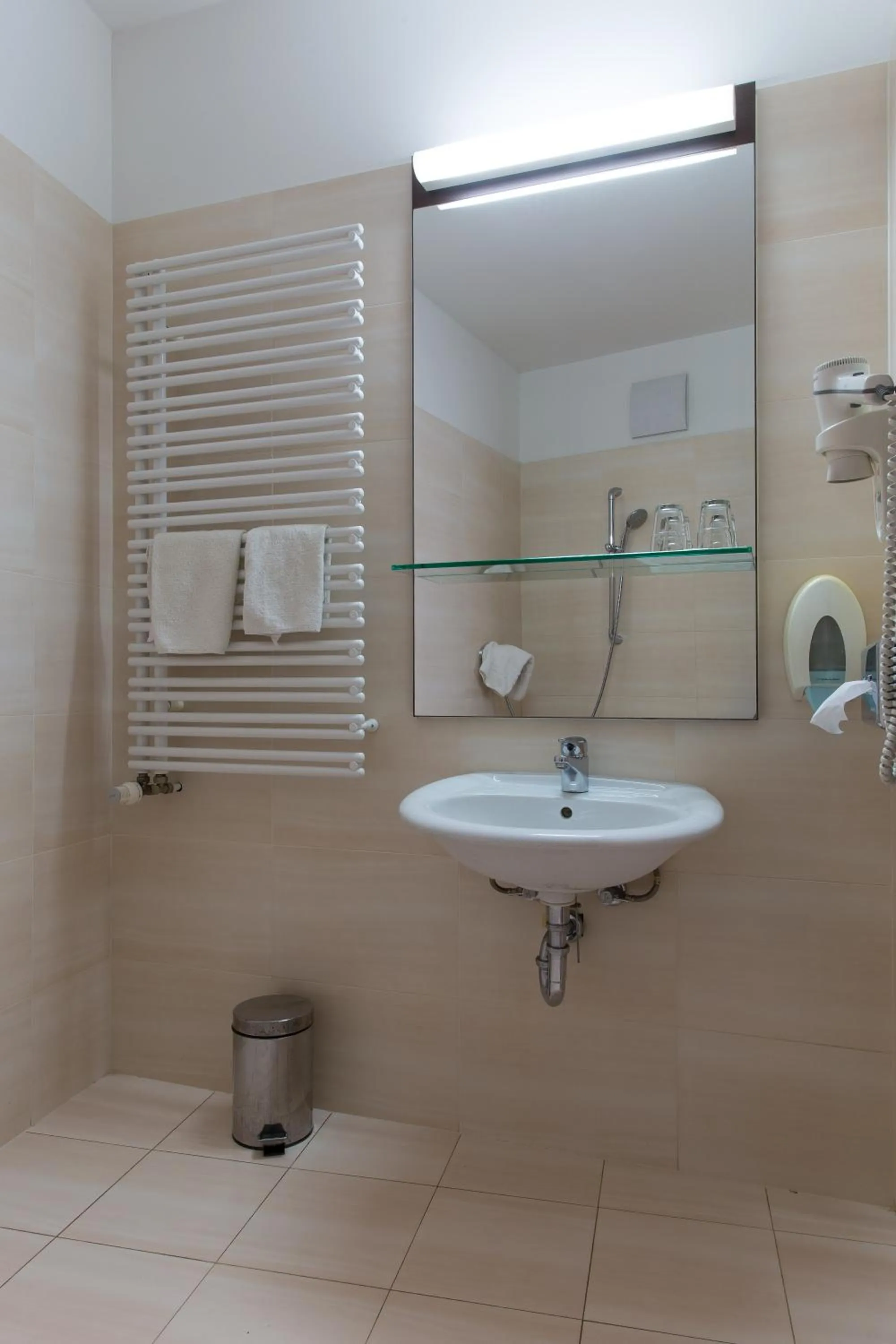 Bathroom in CE Plaza Hotel