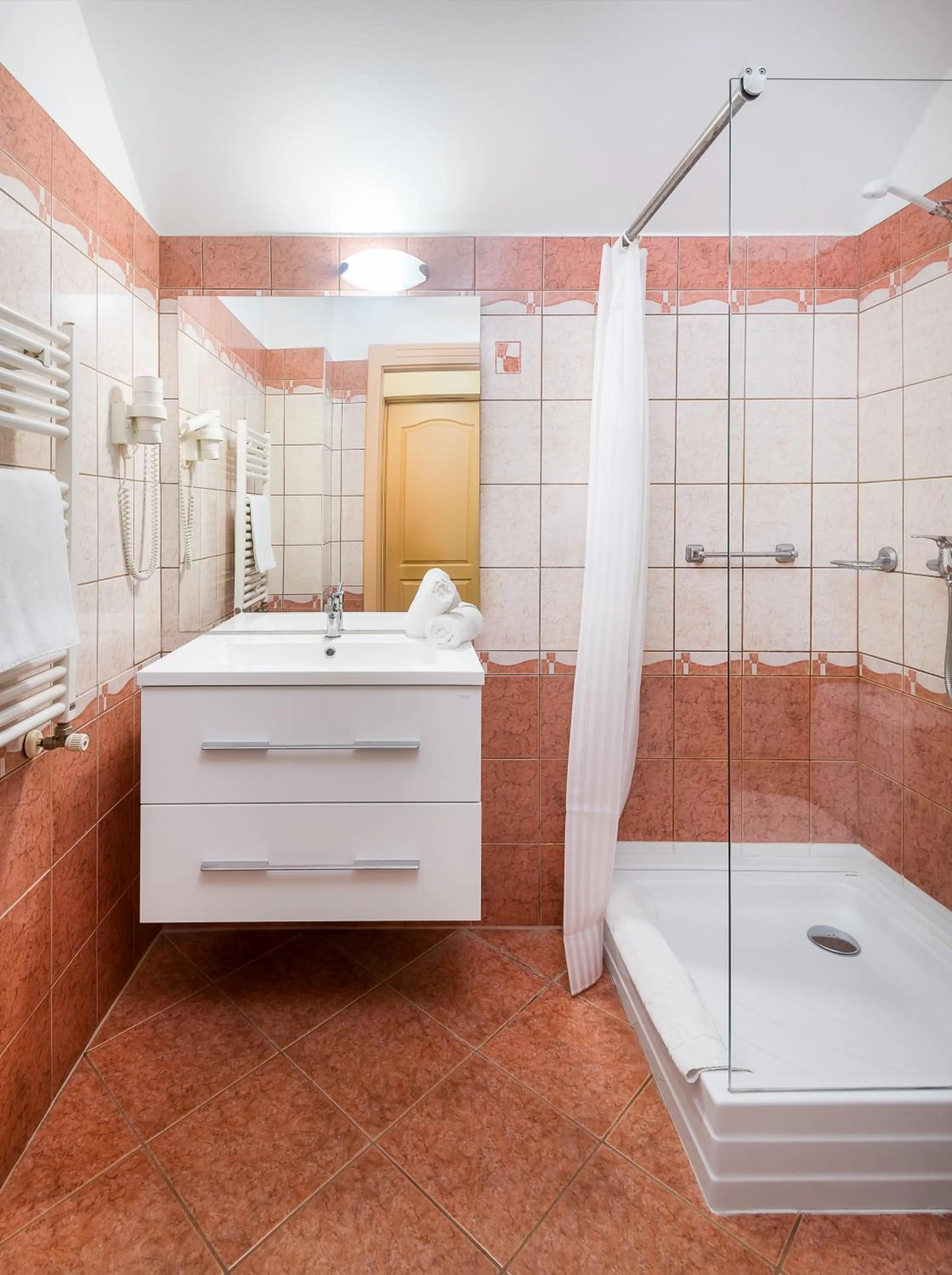 Shower in Platan Hotel