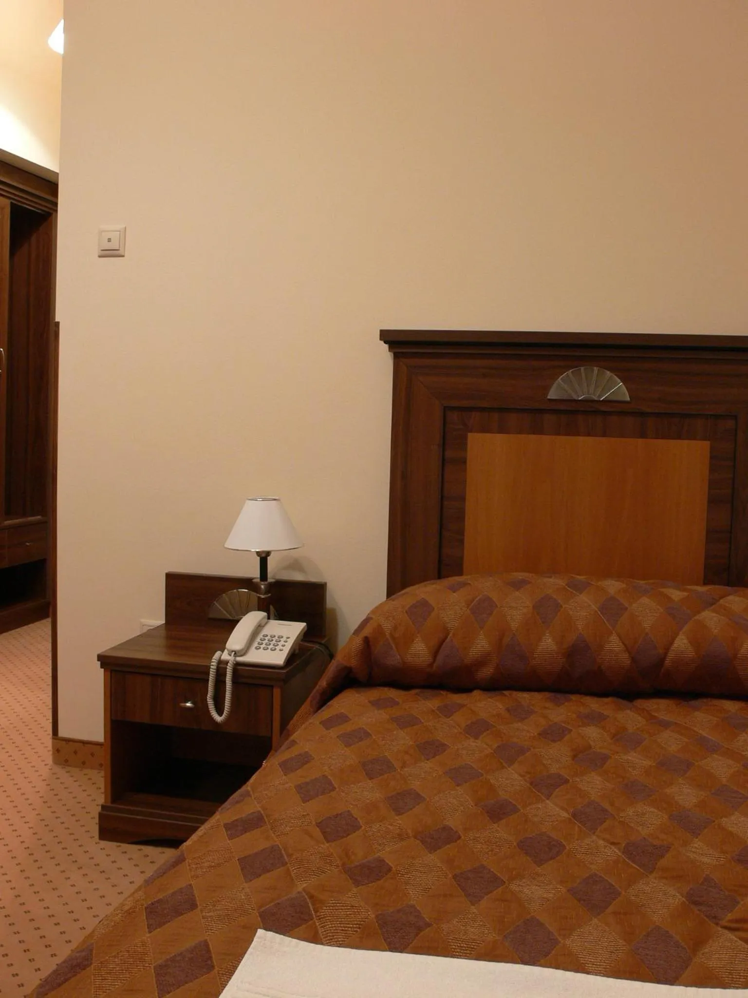 Bed in Öreg Miskolcz Hotel