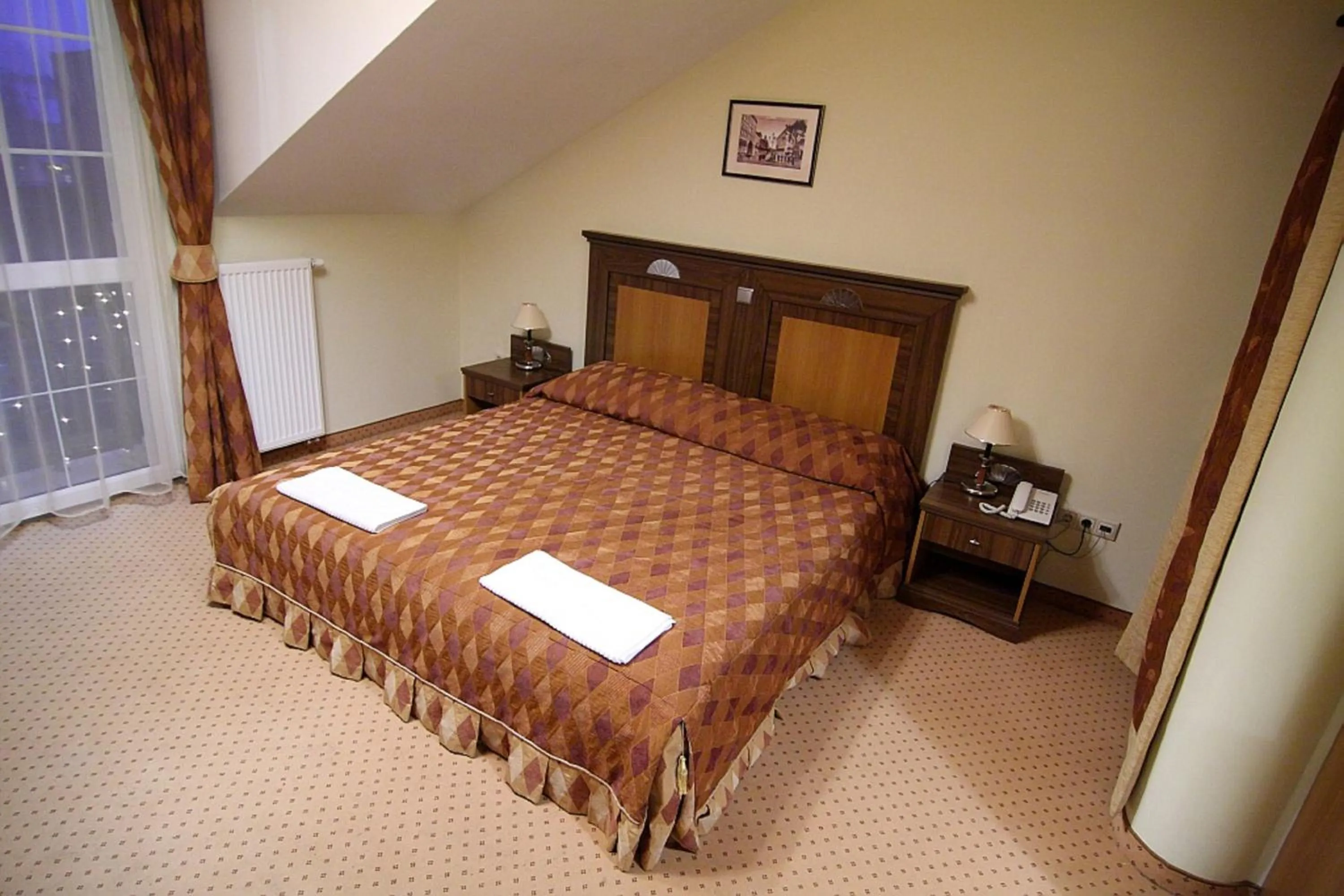 Bed in Öreg Miskolcz Hotel