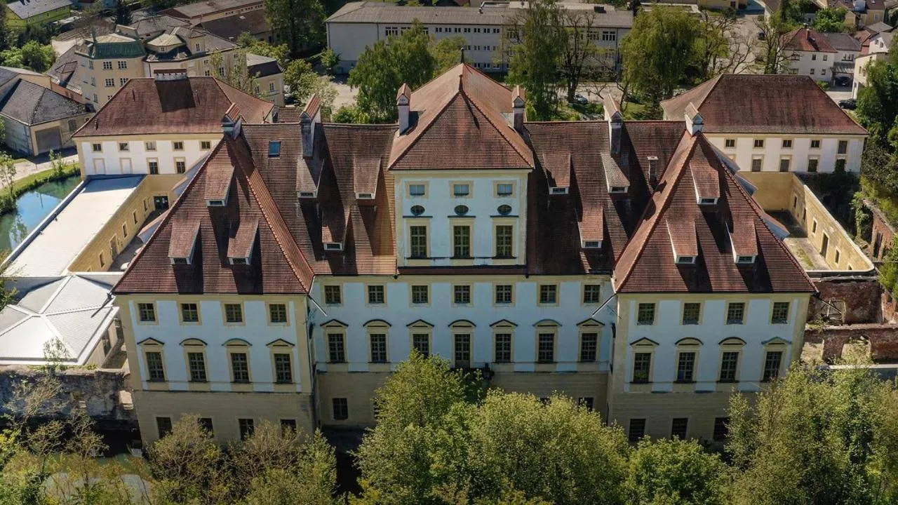 Property building in Innviertler Versailles