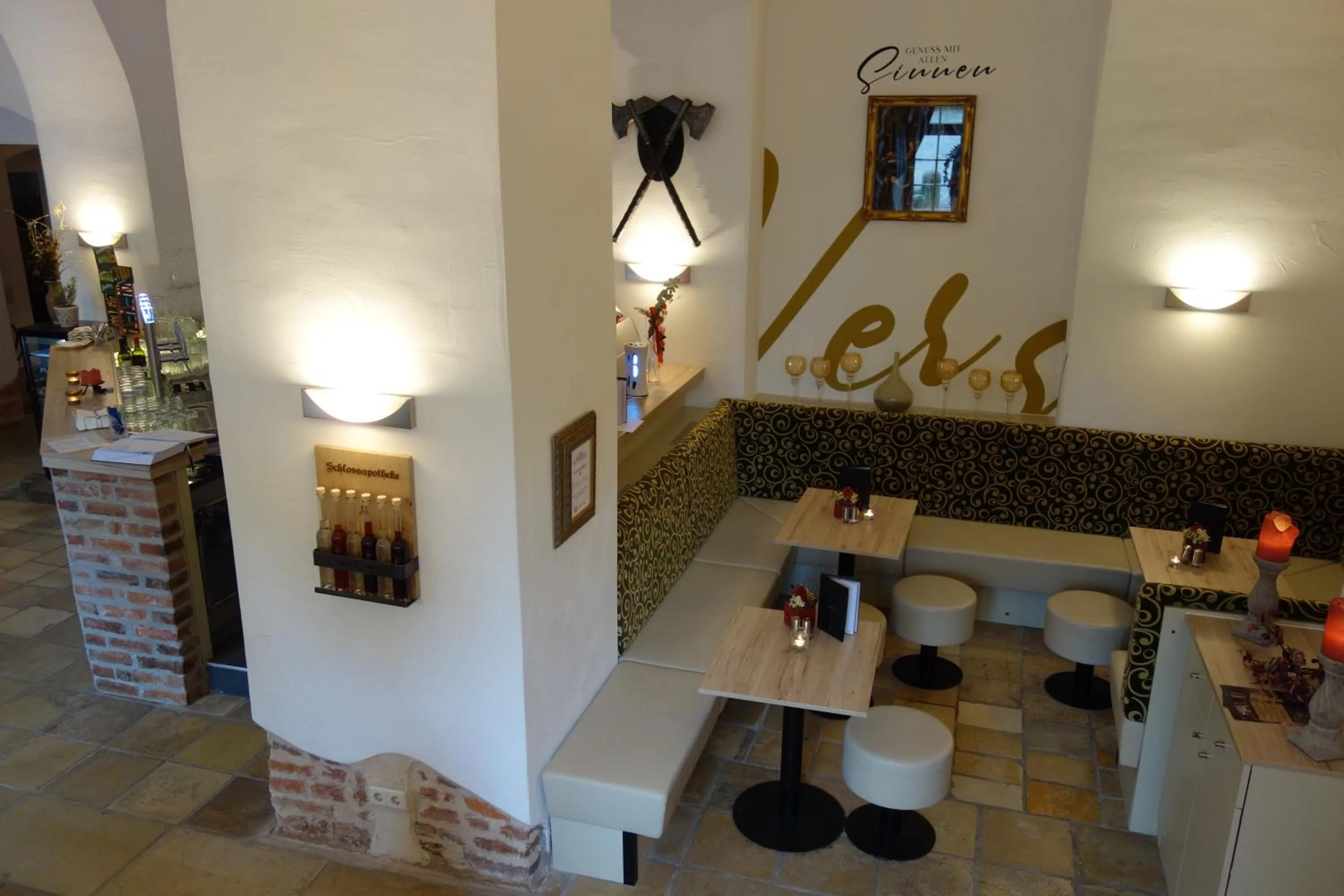 Restaurant/places to eat in Innviertler Versailles