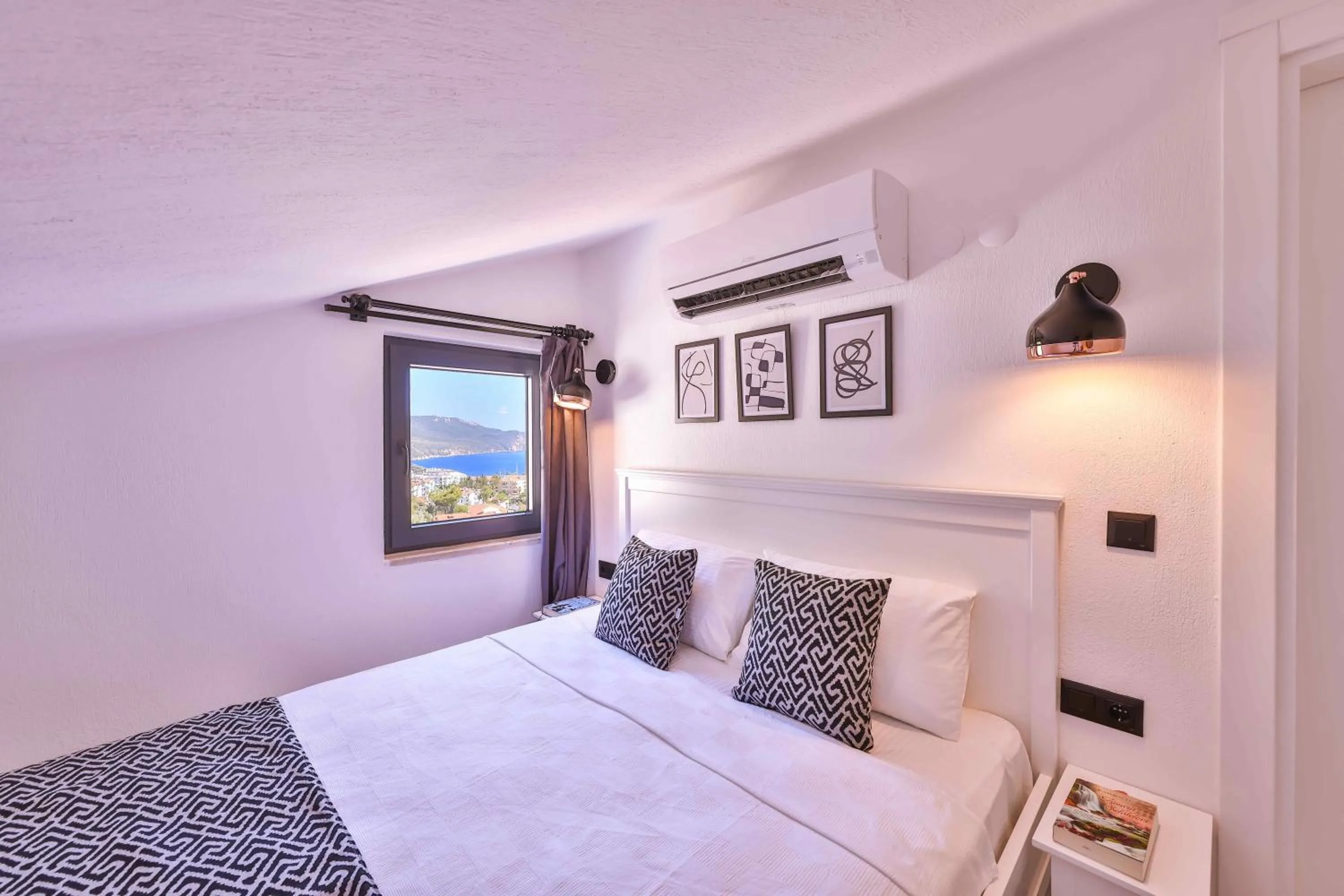 Bed in Lobelya Suites