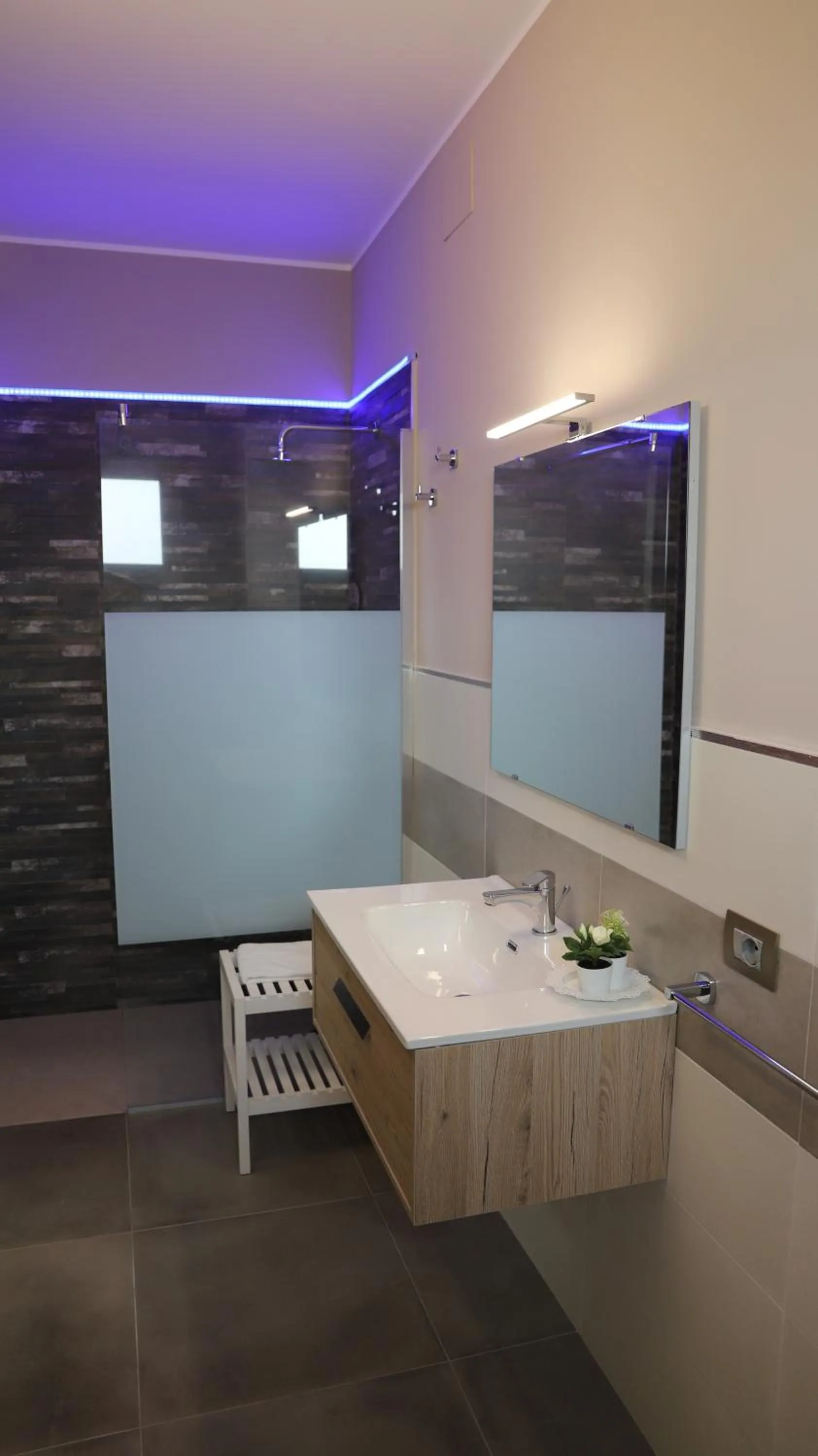 Bathroom in Avola My House B&B