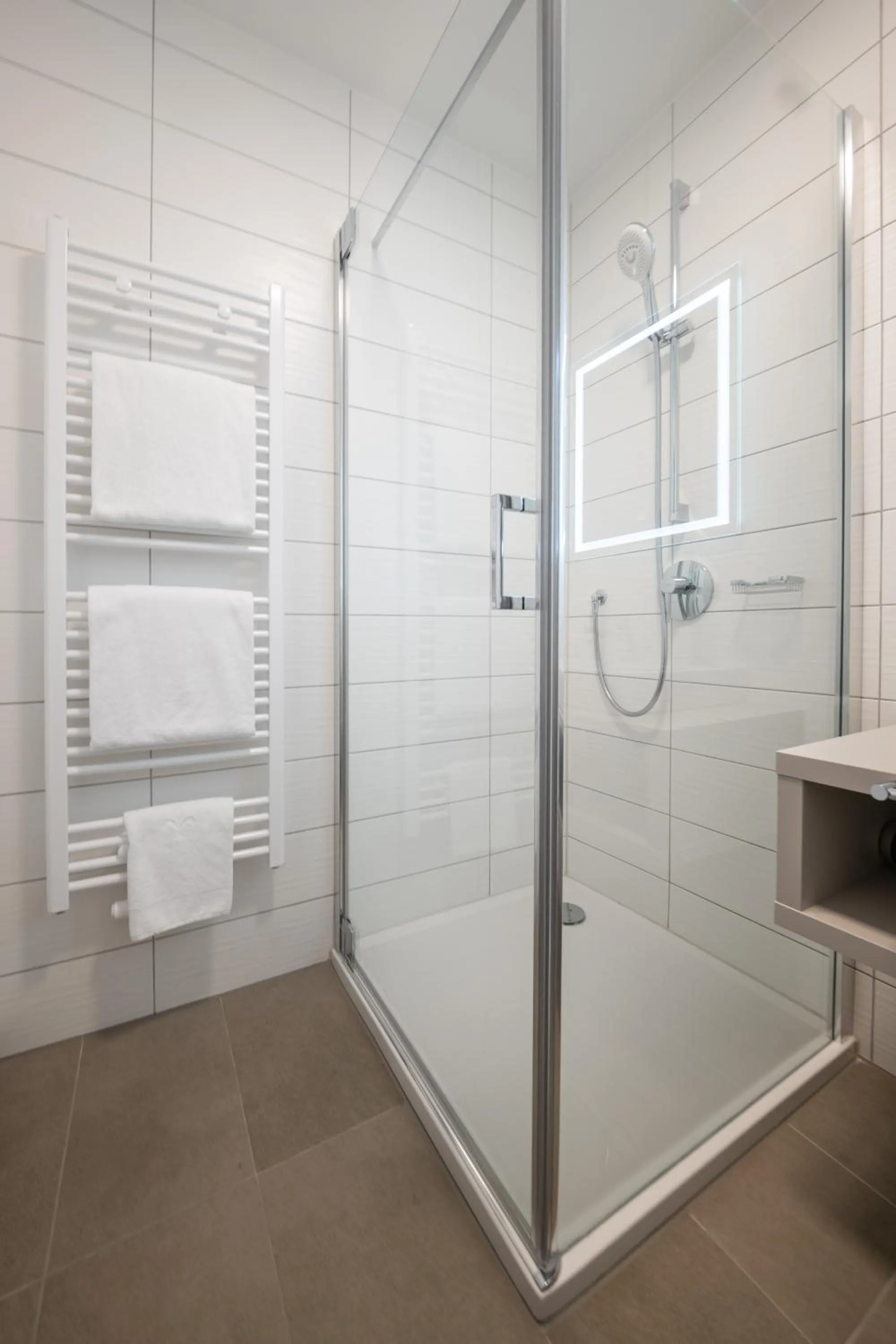 Shower in Tschardakenhof Appartements