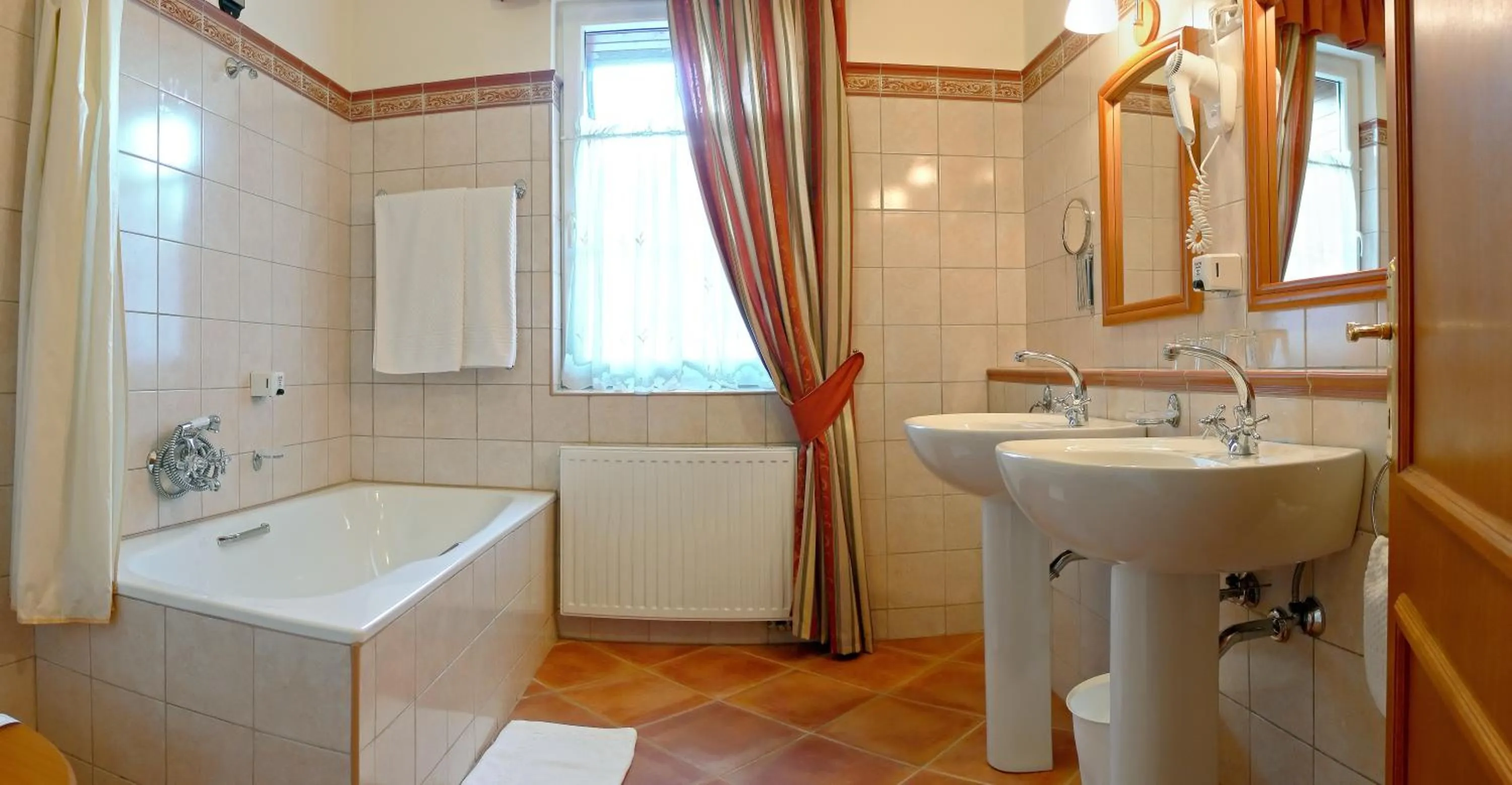 Bathroom in Lévay Villa Hotel