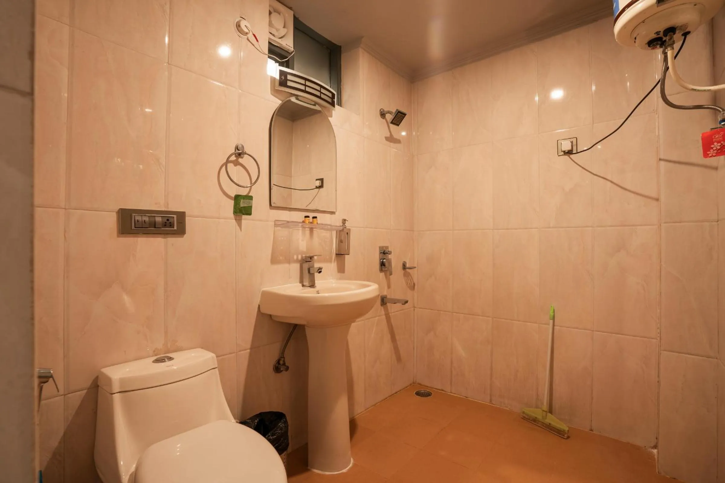 Shower in Zostel McLeodganj