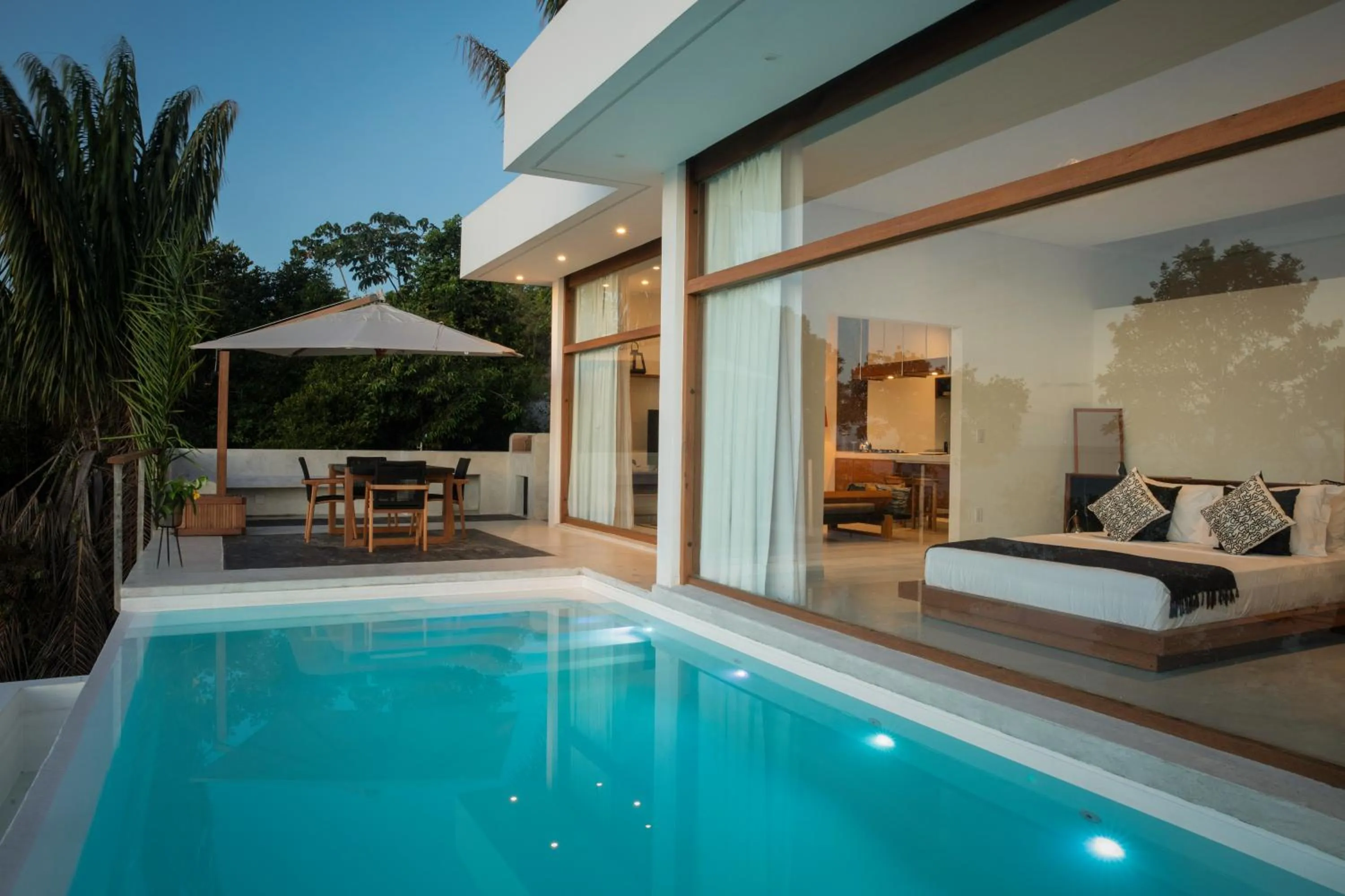 Pool view in VILAS de LUXO