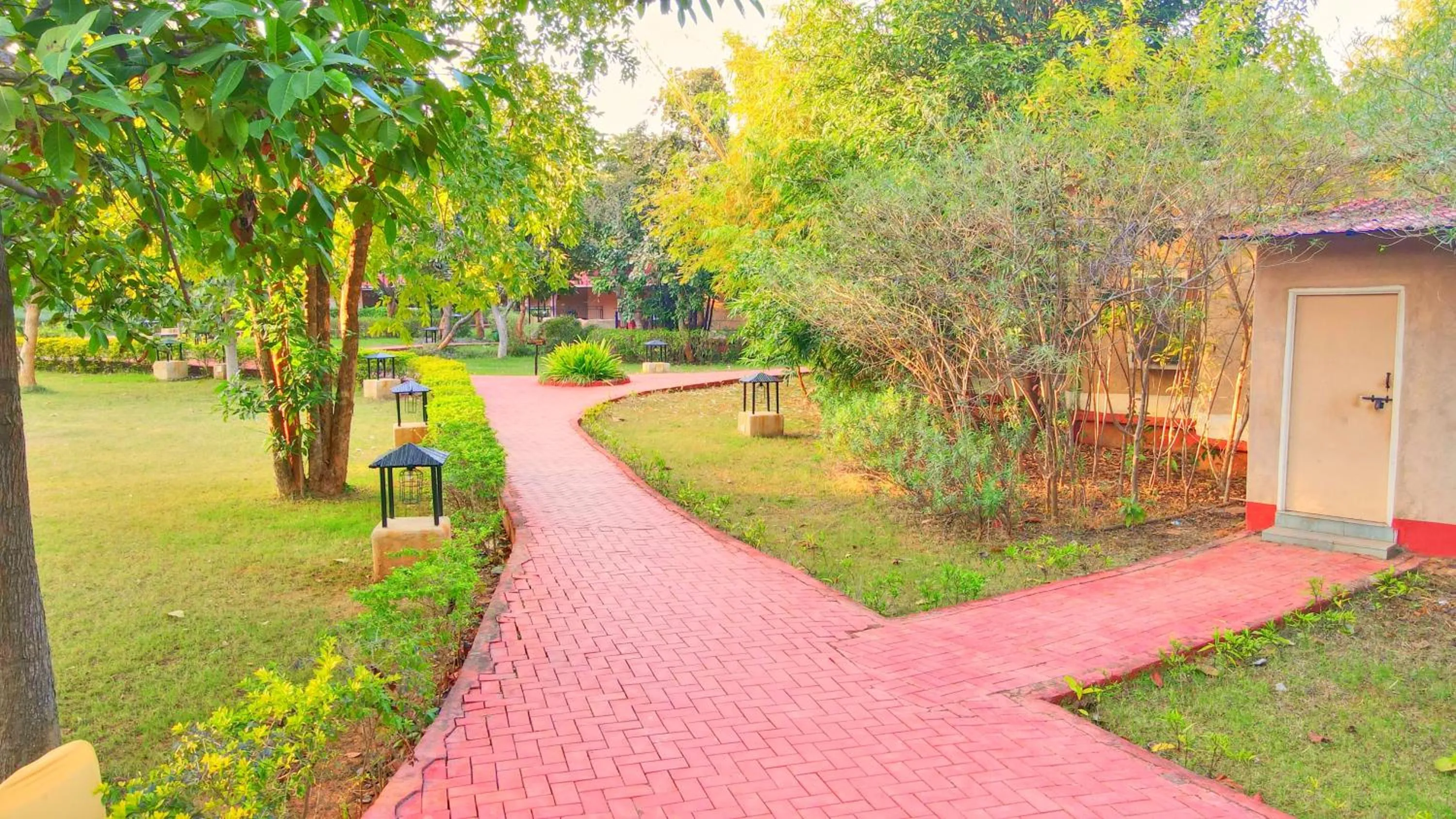 Garden in Bundela Bandhavgarh by Octave