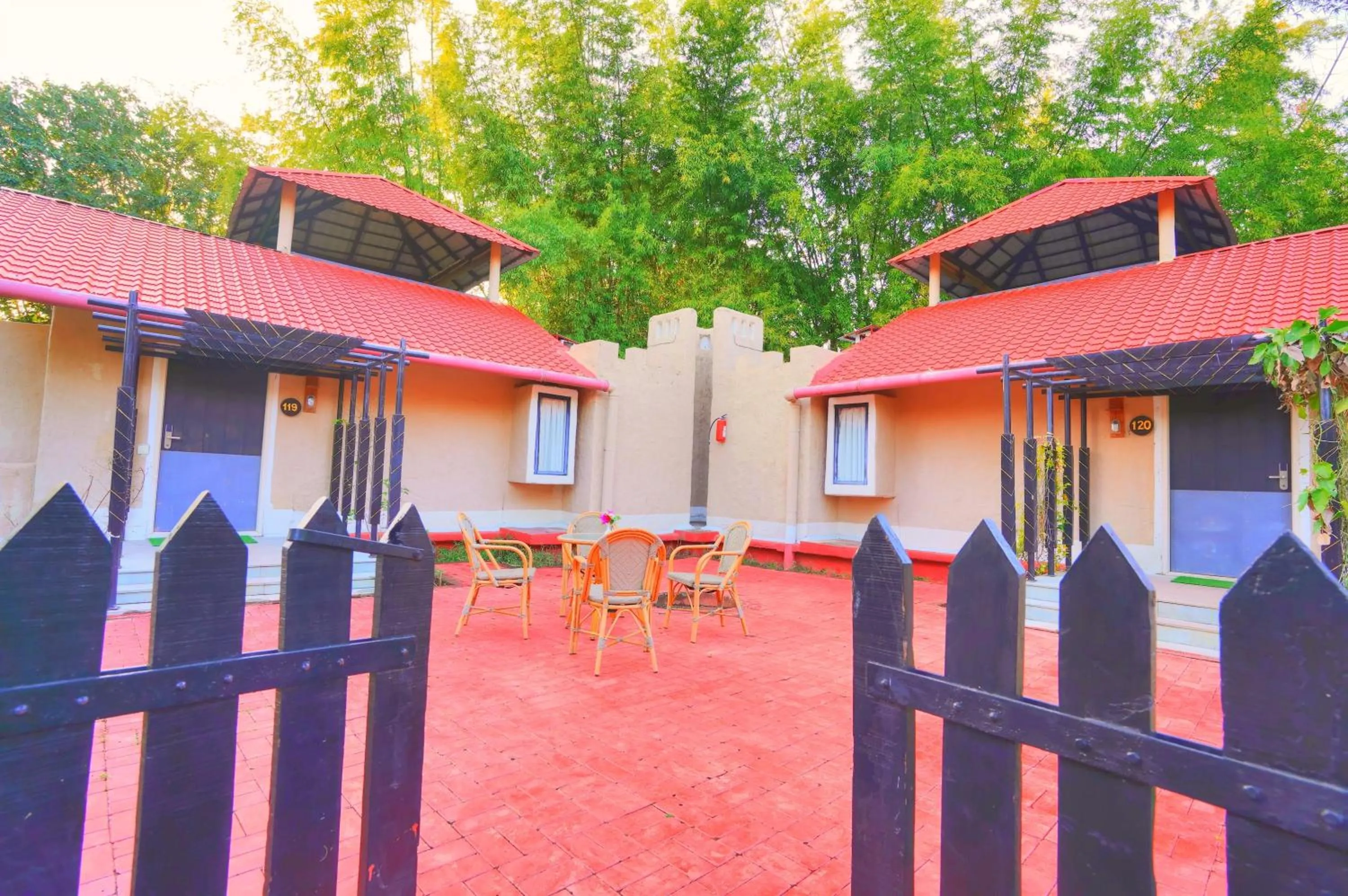 Patio in Bundela Bandhavgarh by Octave