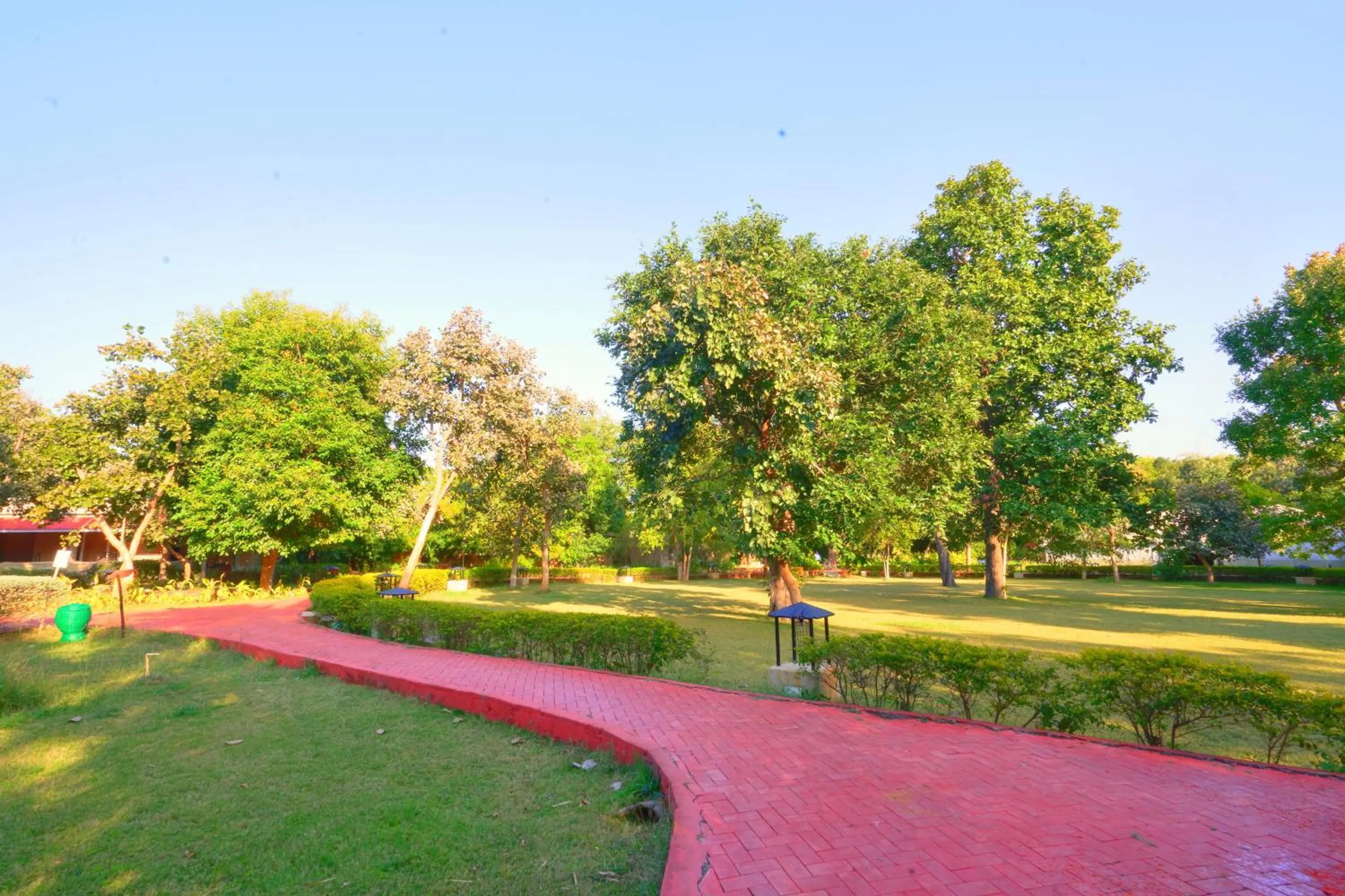 Garden in Bundela Bandhavgarh by Octave