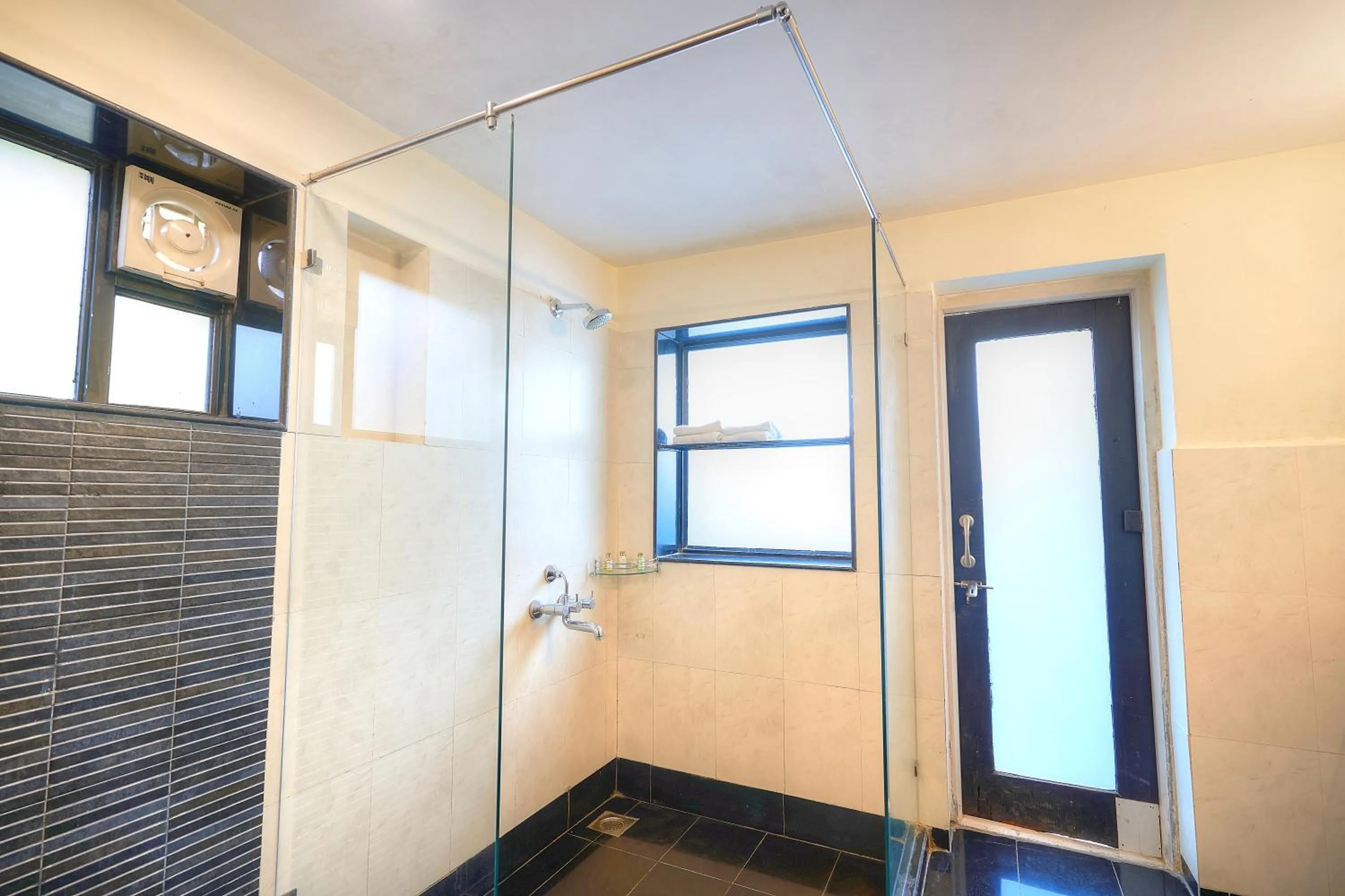 Bathroom in Bundela Bandhavgarh by Octave