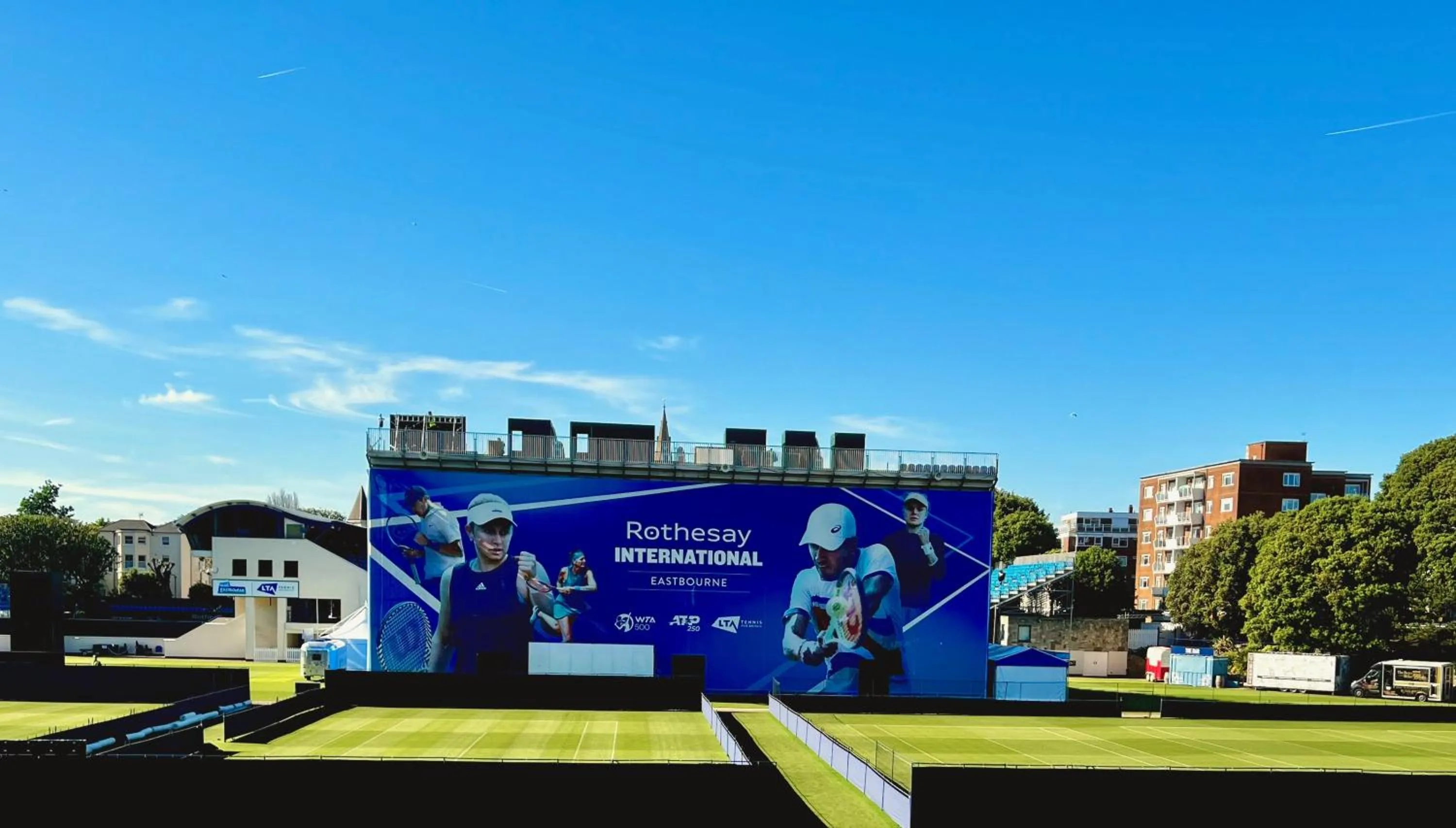 Tennis court in Pearl & Pebbles Eastbourne