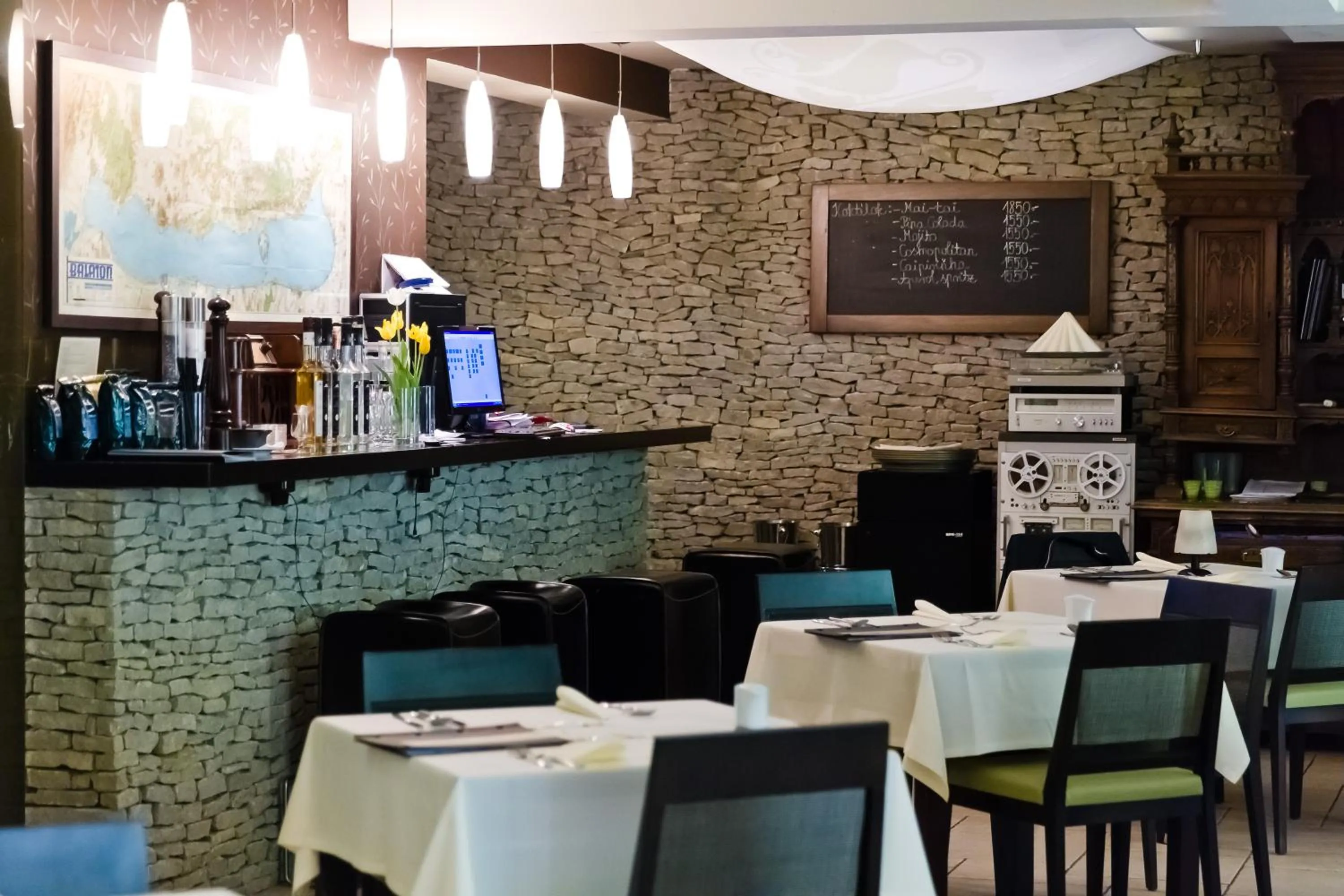 Restaurant/places to eat in Echo Residence All Suite Hotel