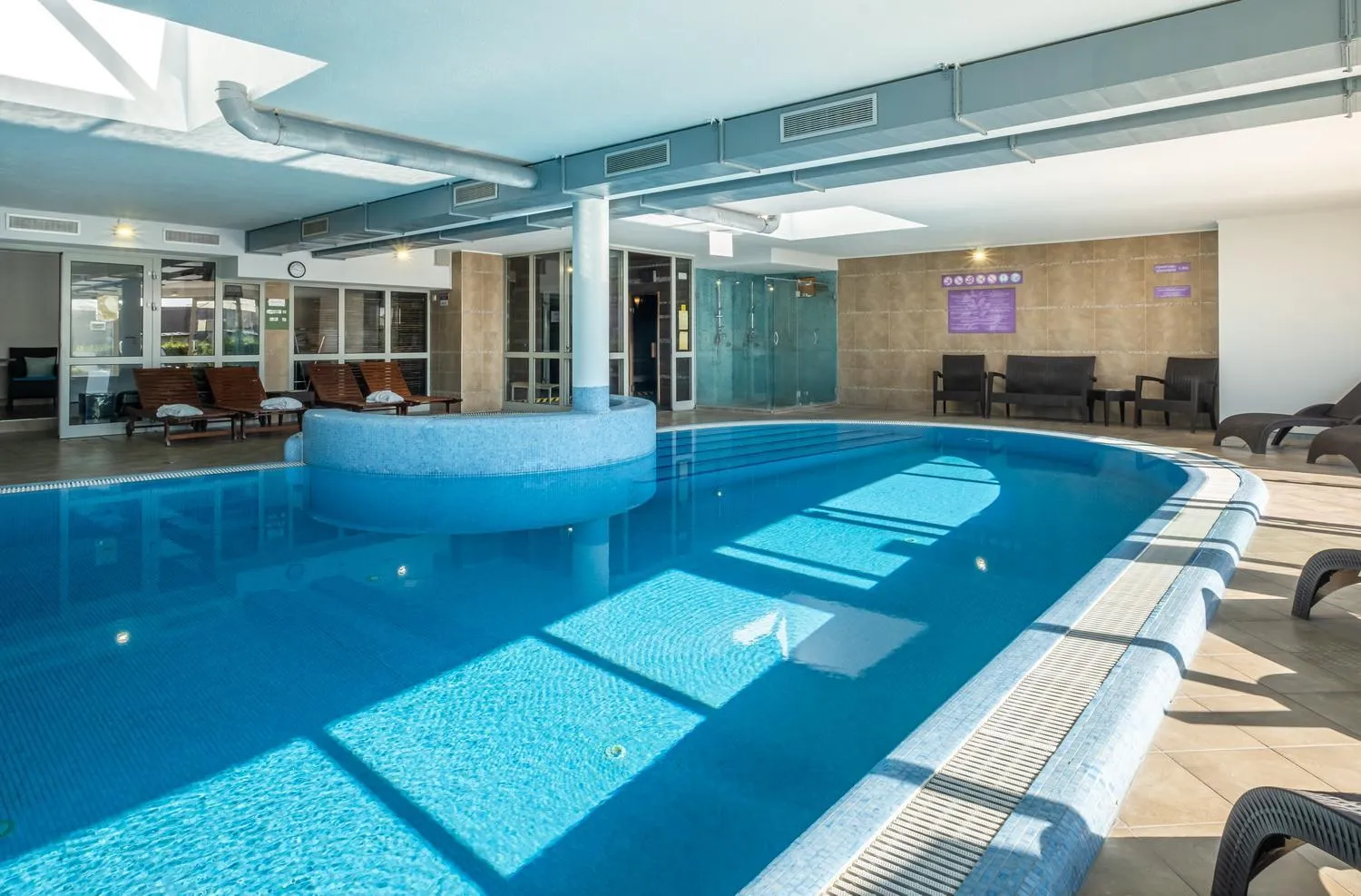 Swimming pool in Echo Residence All Suite Hotel