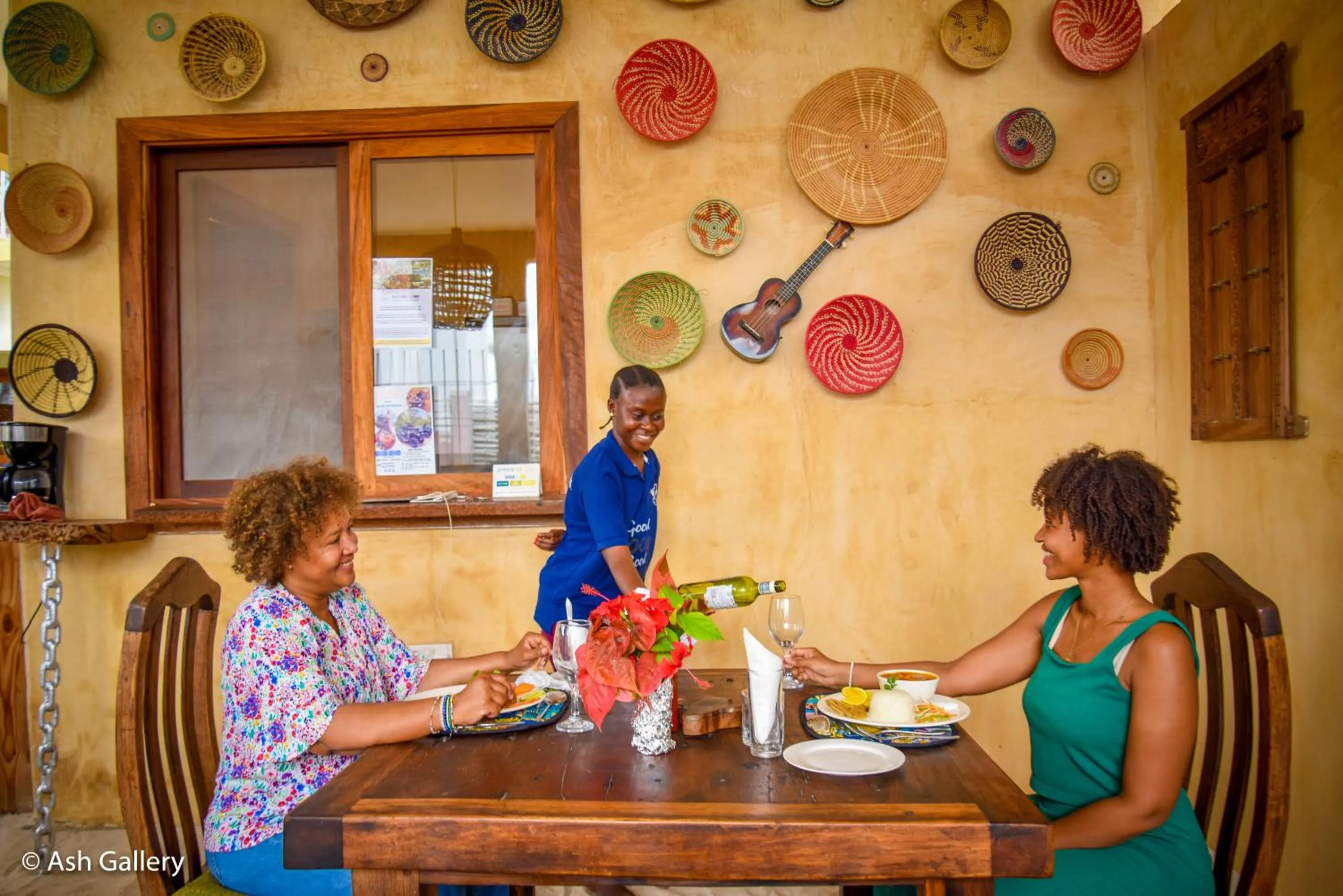 Food and drinks in Chikachika Beach B&B