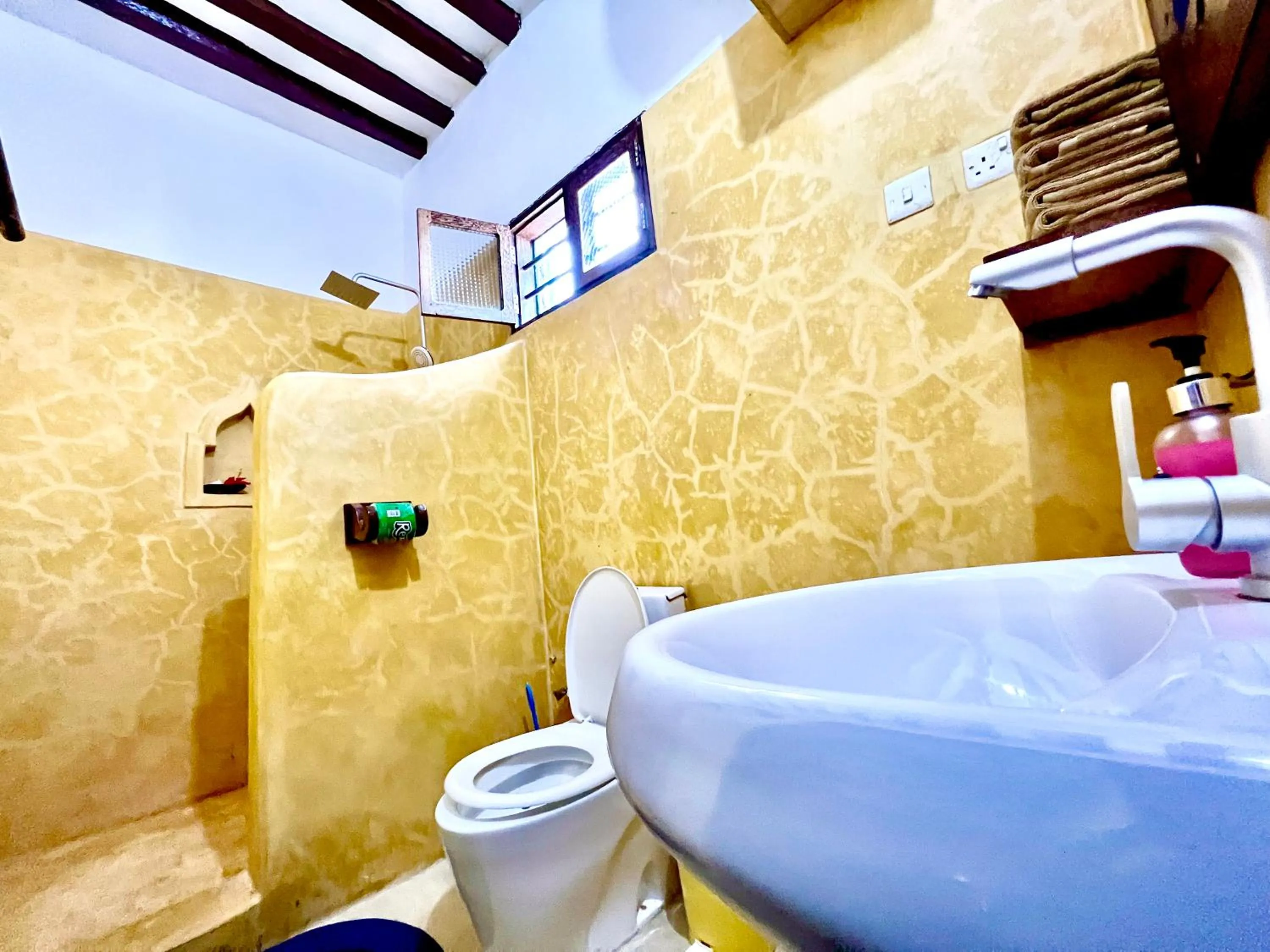 Chikachika Beach B&B