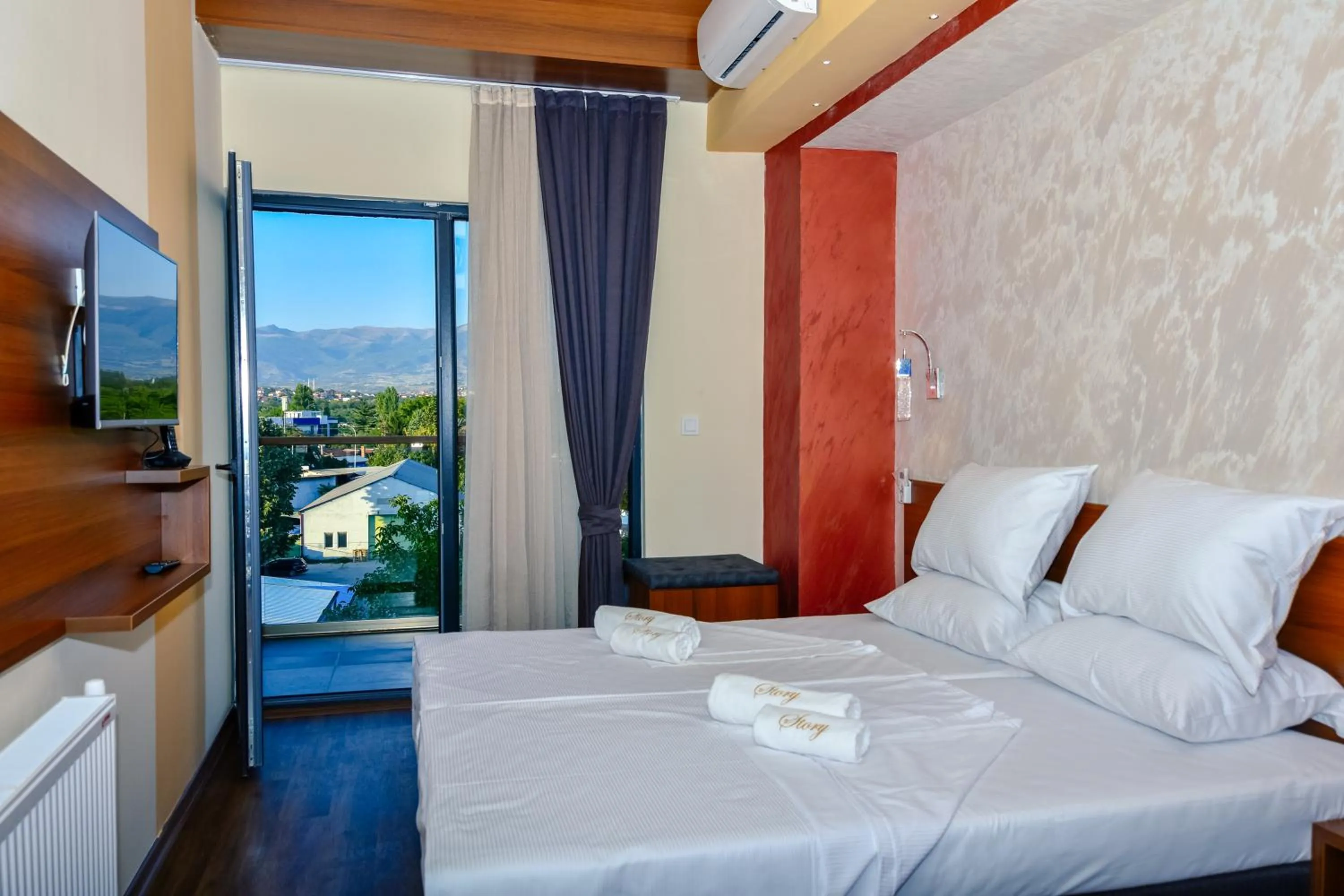 TV and multimedia in Hotel Story