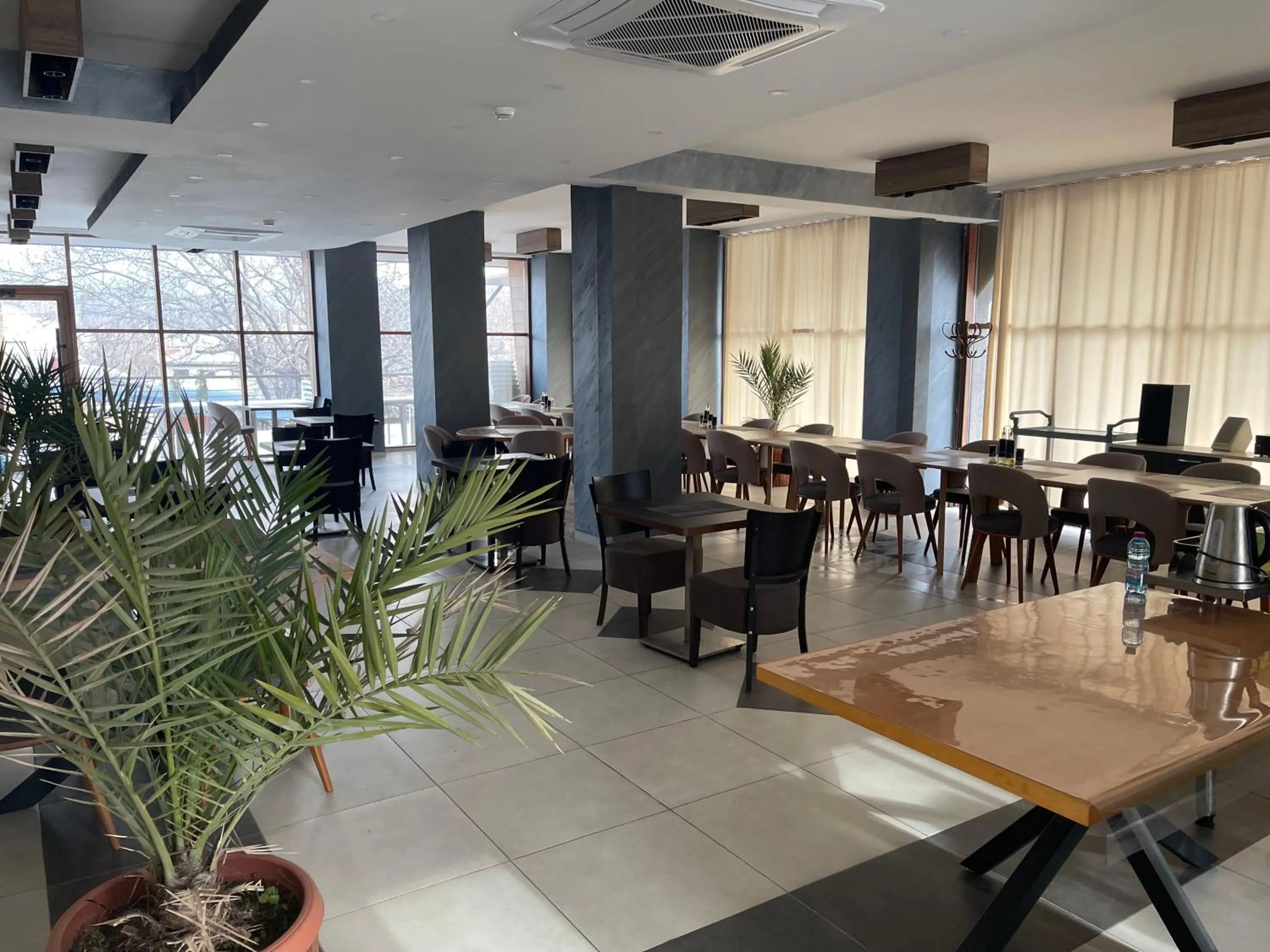 Restaurant/places to eat in Hotel Story