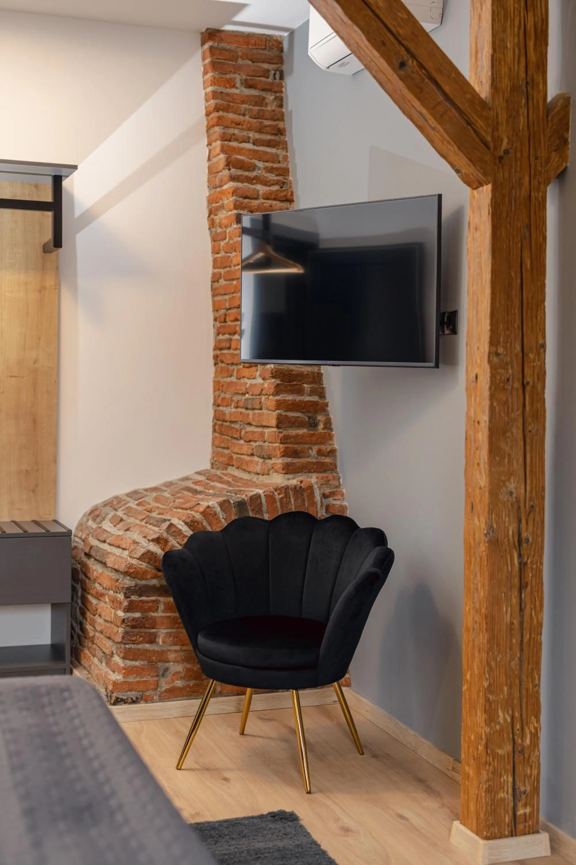 TV and multimedia in Haller Boutique