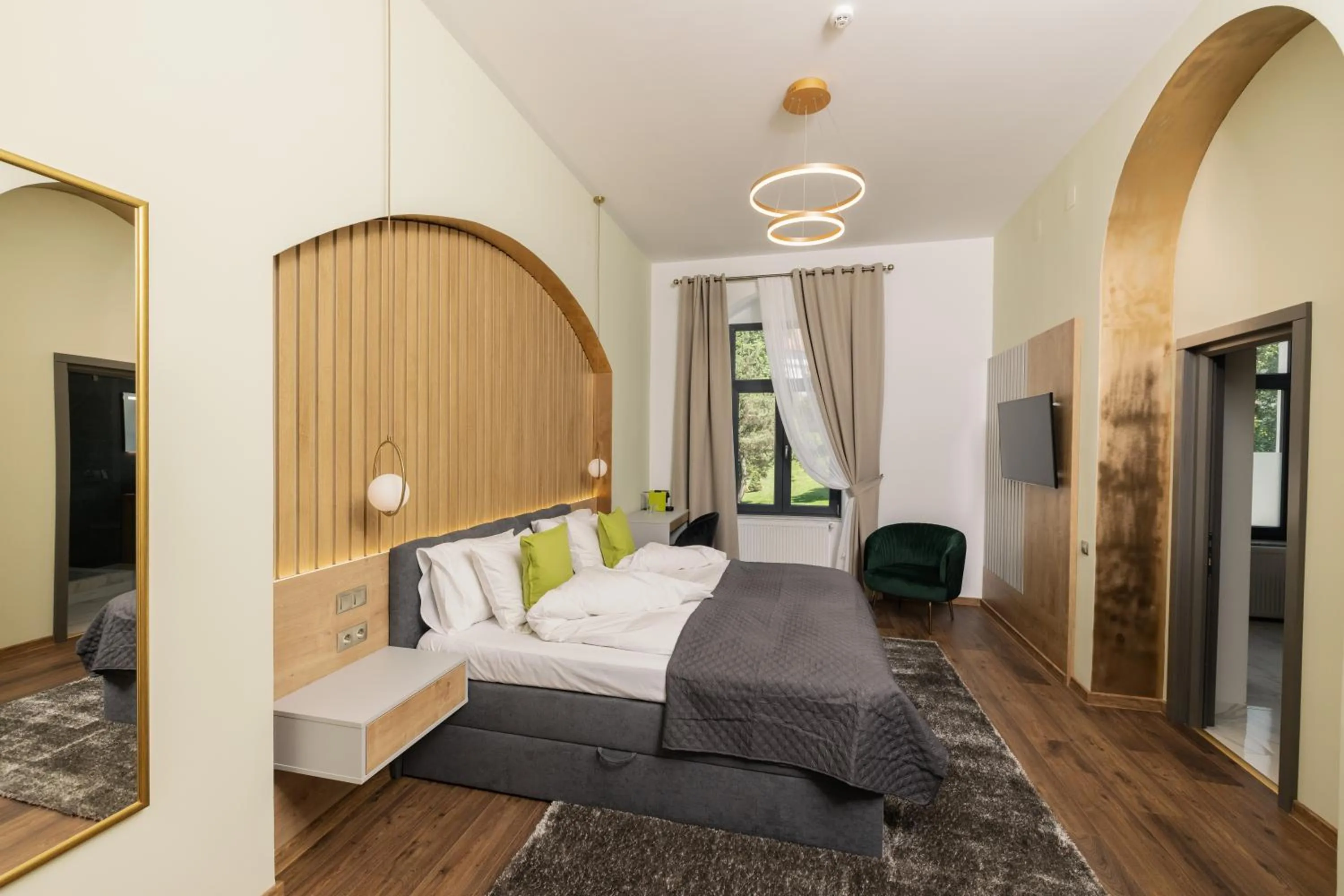 Photo of the whole room, Bed in Haller Boutique