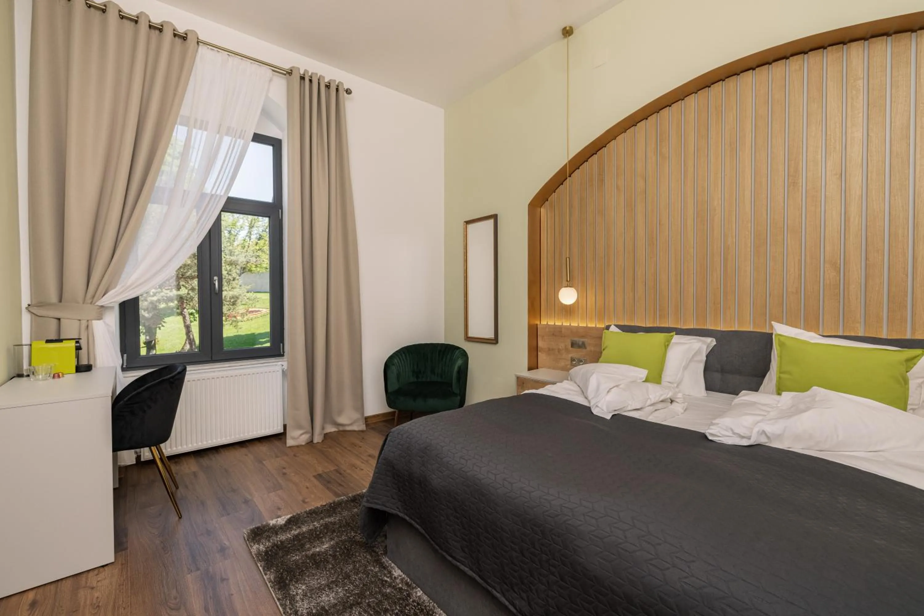 Photo of the whole room, Bed in Haller Boutique