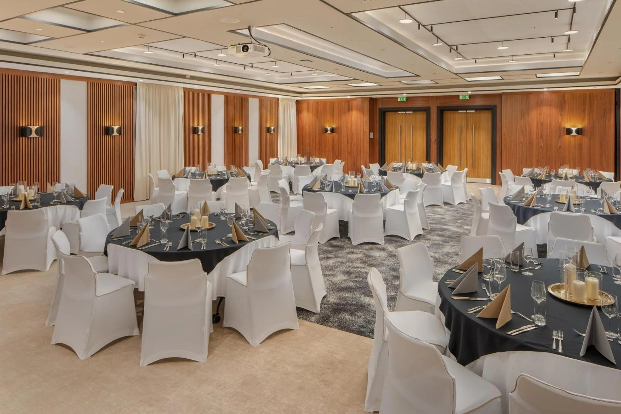 Meeting/conference room in Crowne Plaza Budapest by IHG