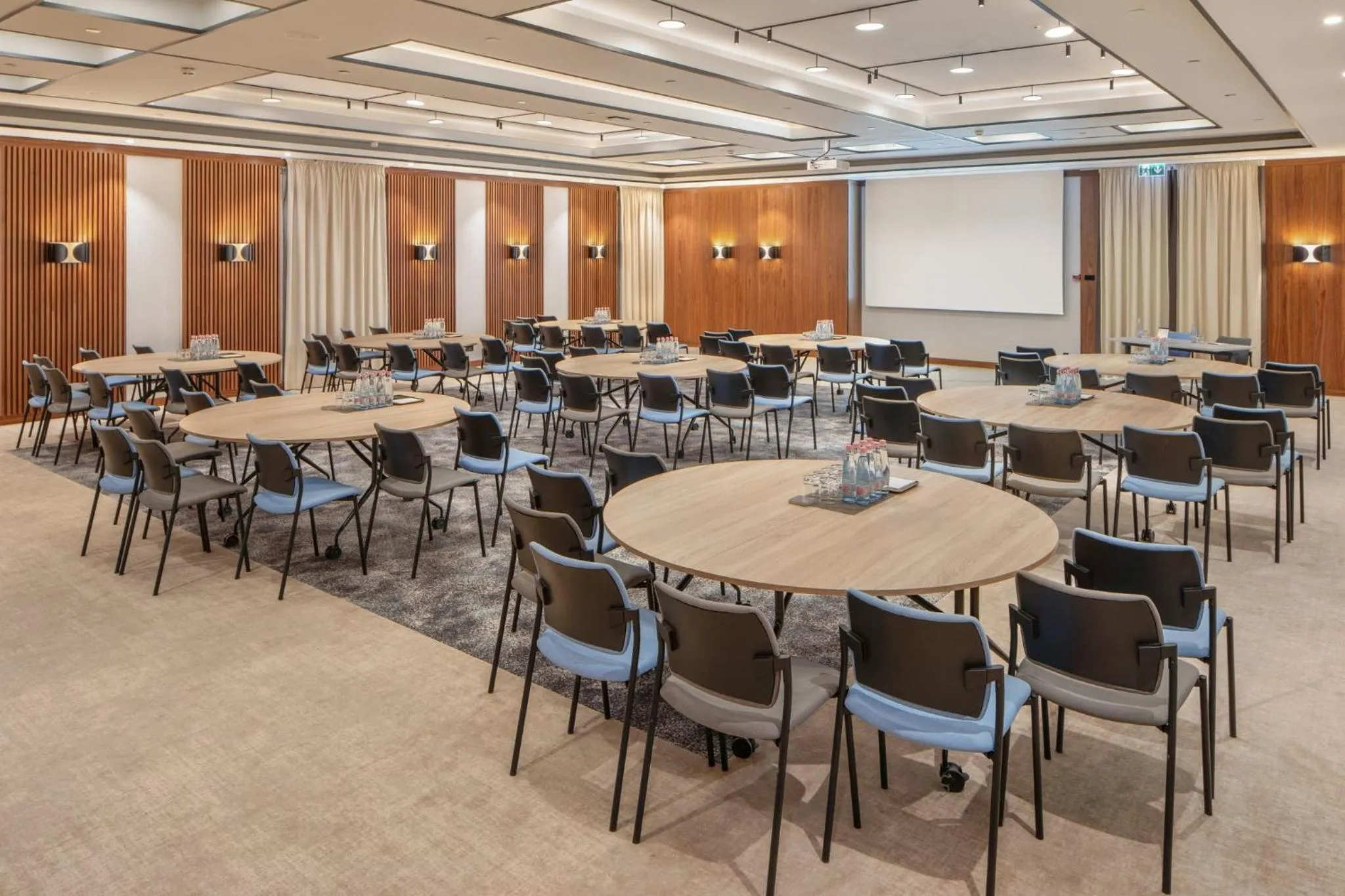 Meeting/conference room in Crowne Plaza Budapest by IHG