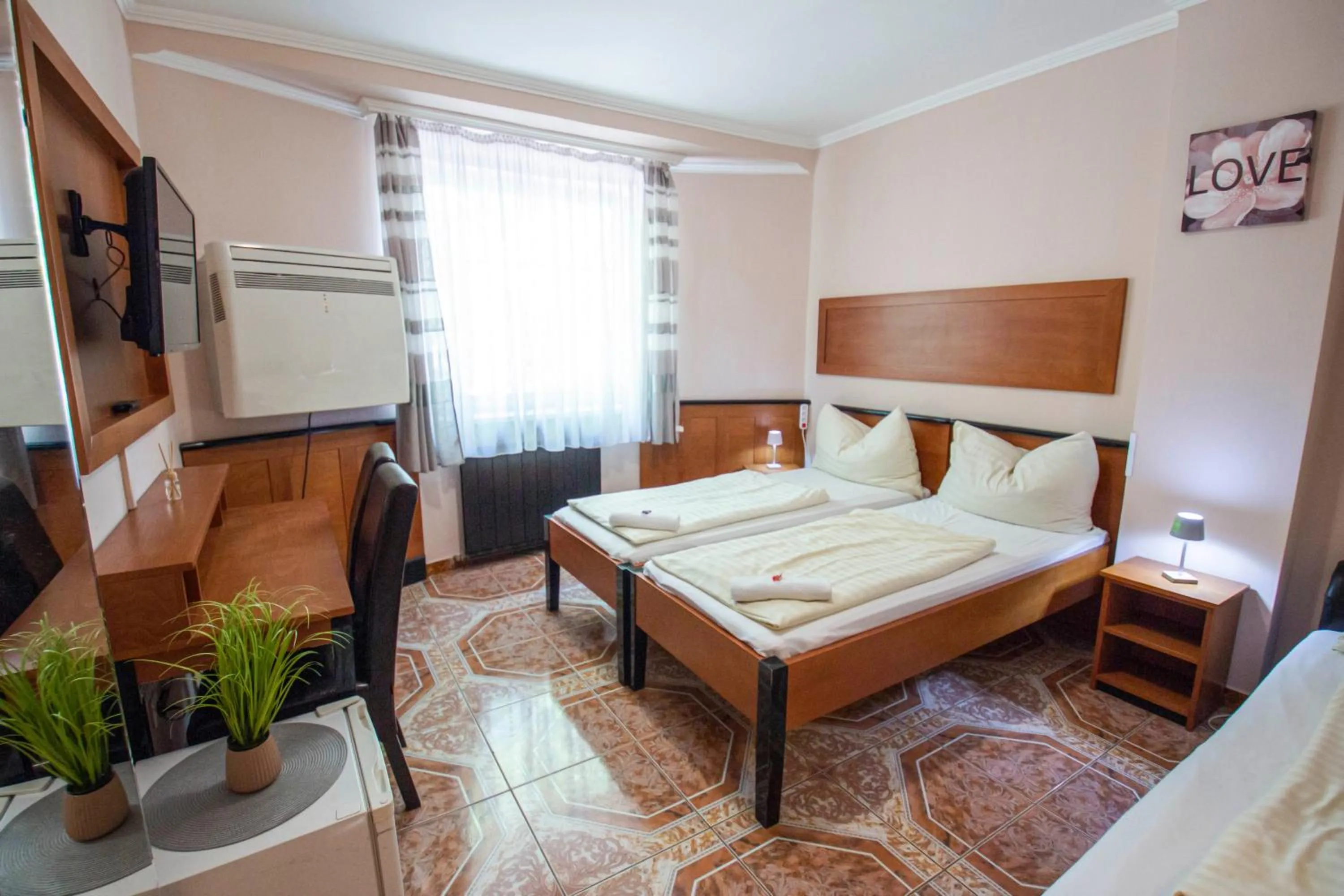 Photo of the whole room, Bed in Richter Pansion