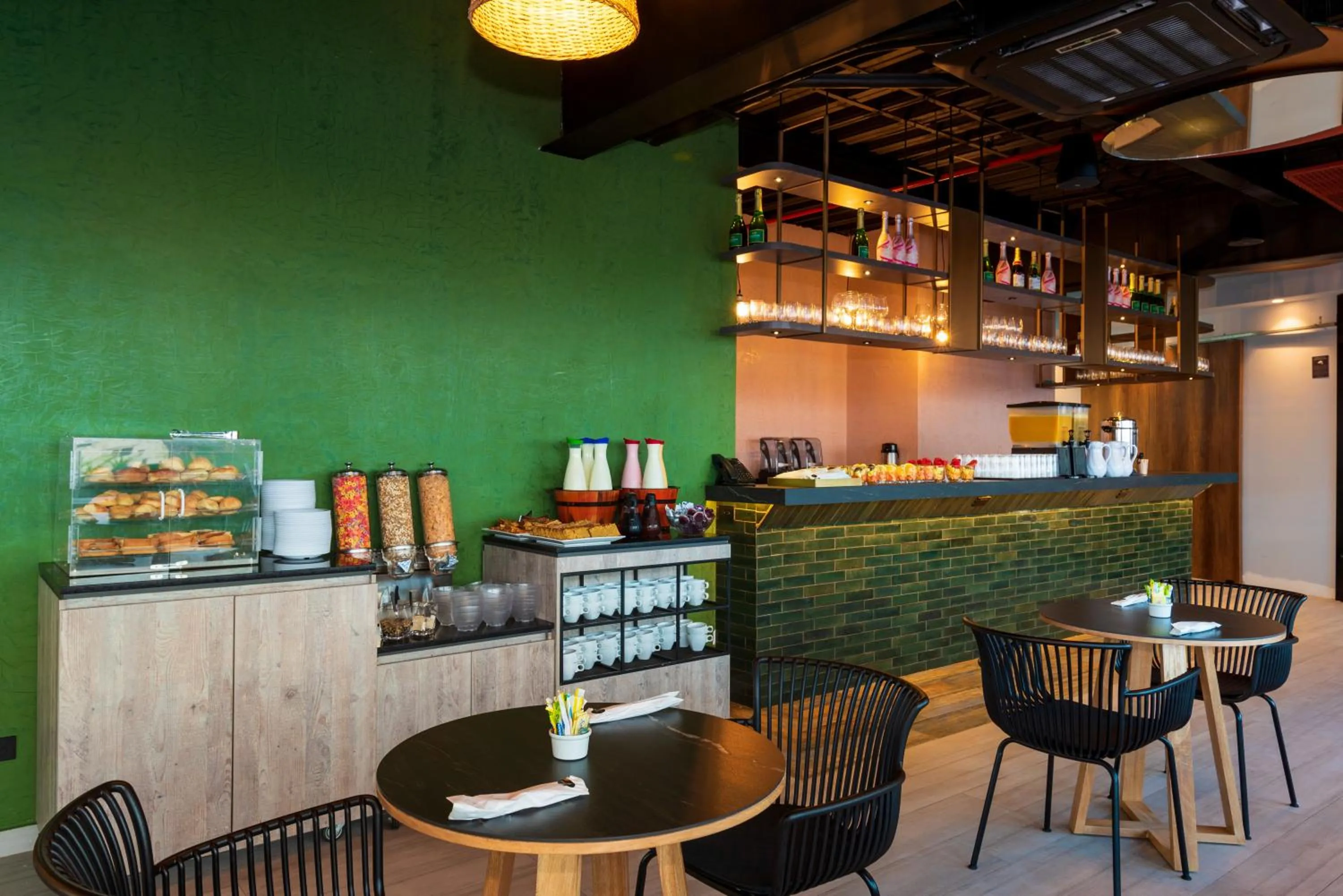 Breakfast in Sea Avenue Hotel