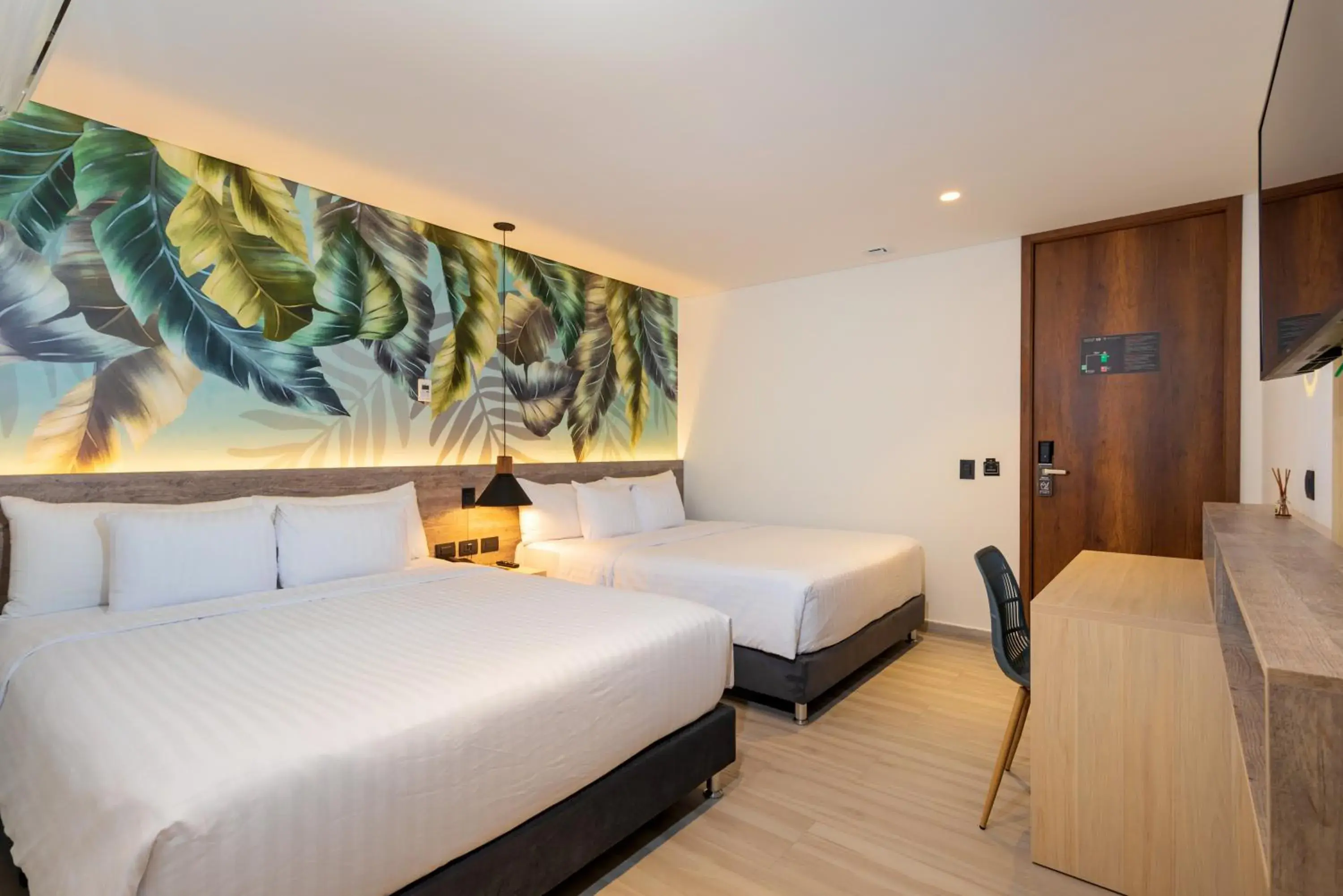 Standard Queen Room with Two Queen Beds in Sea Avenue Hotel Standard Queen Room with Two Queen Beds in Sea Avenue Hotel