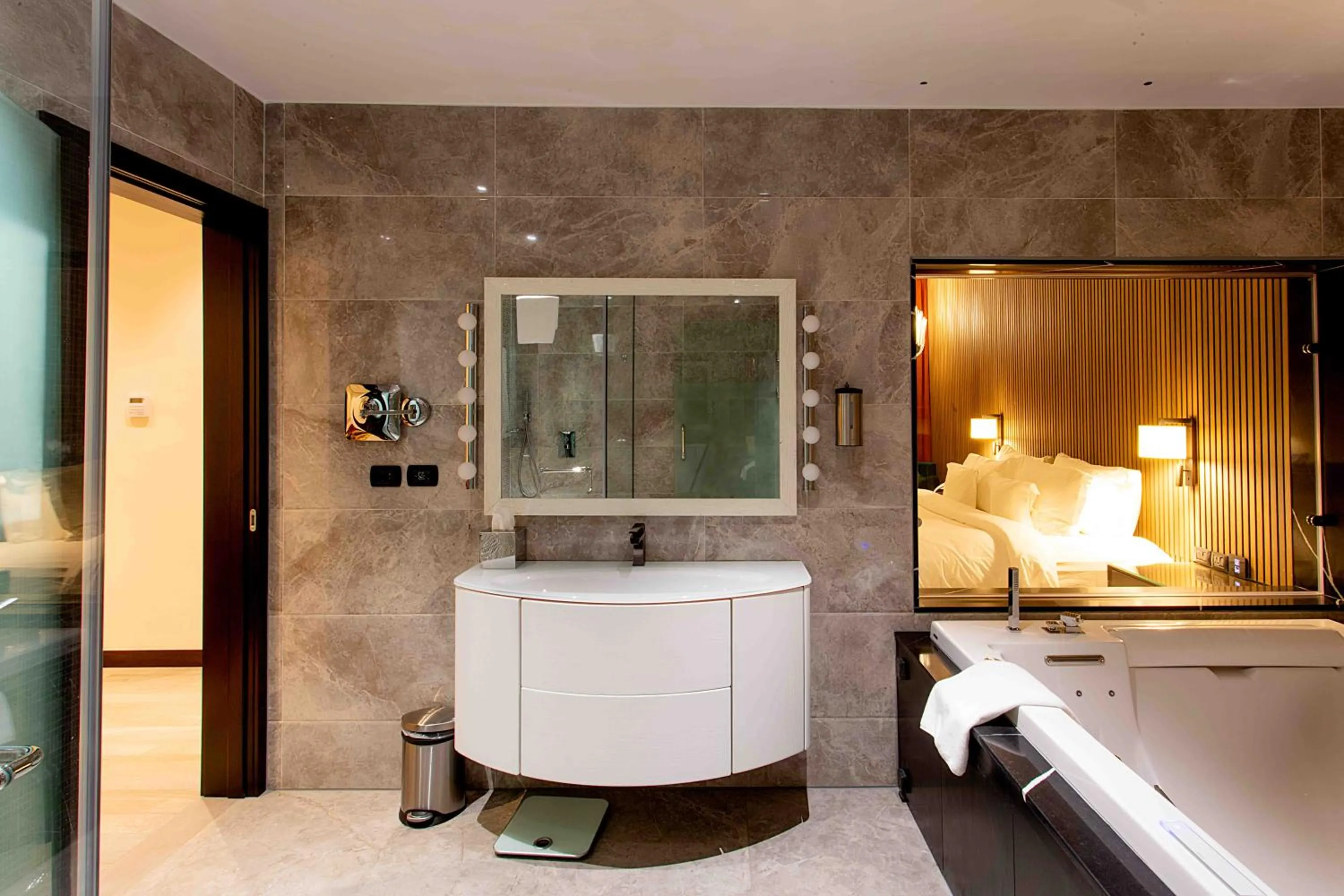 Shower in D'avenue Boutique Hotel Accra