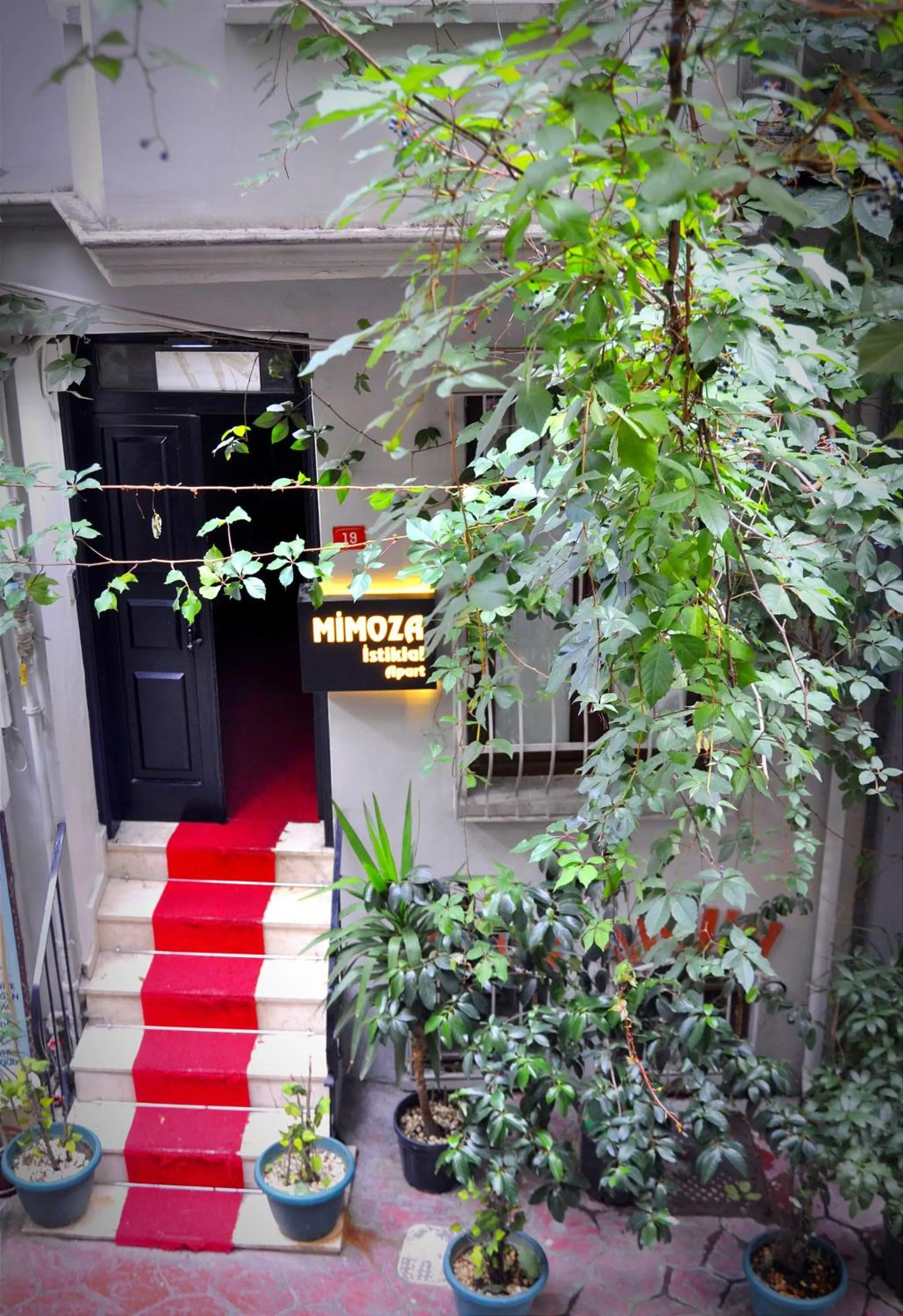 Property building in Mimoza İstiklal Apart Hotel