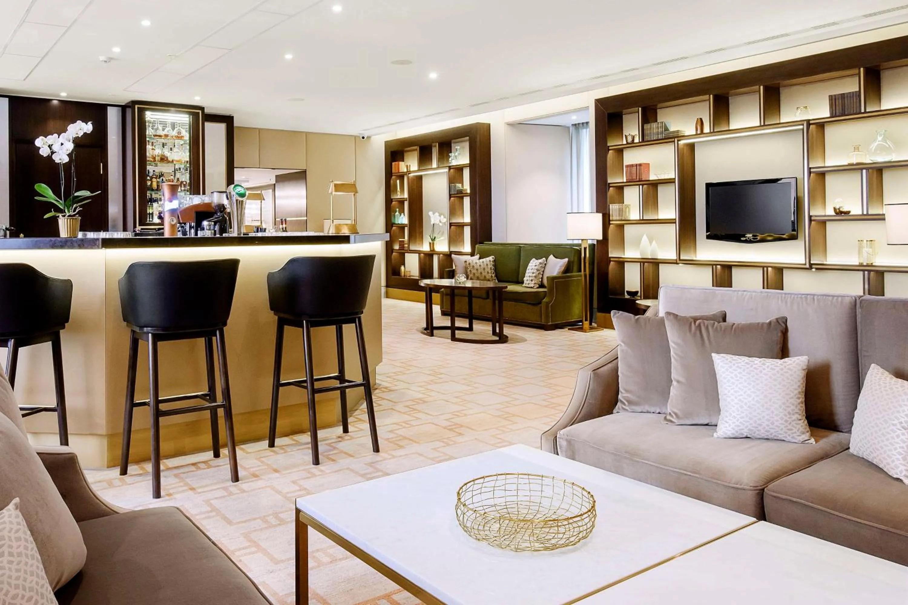 Lounge or bar in Hilton Budapest