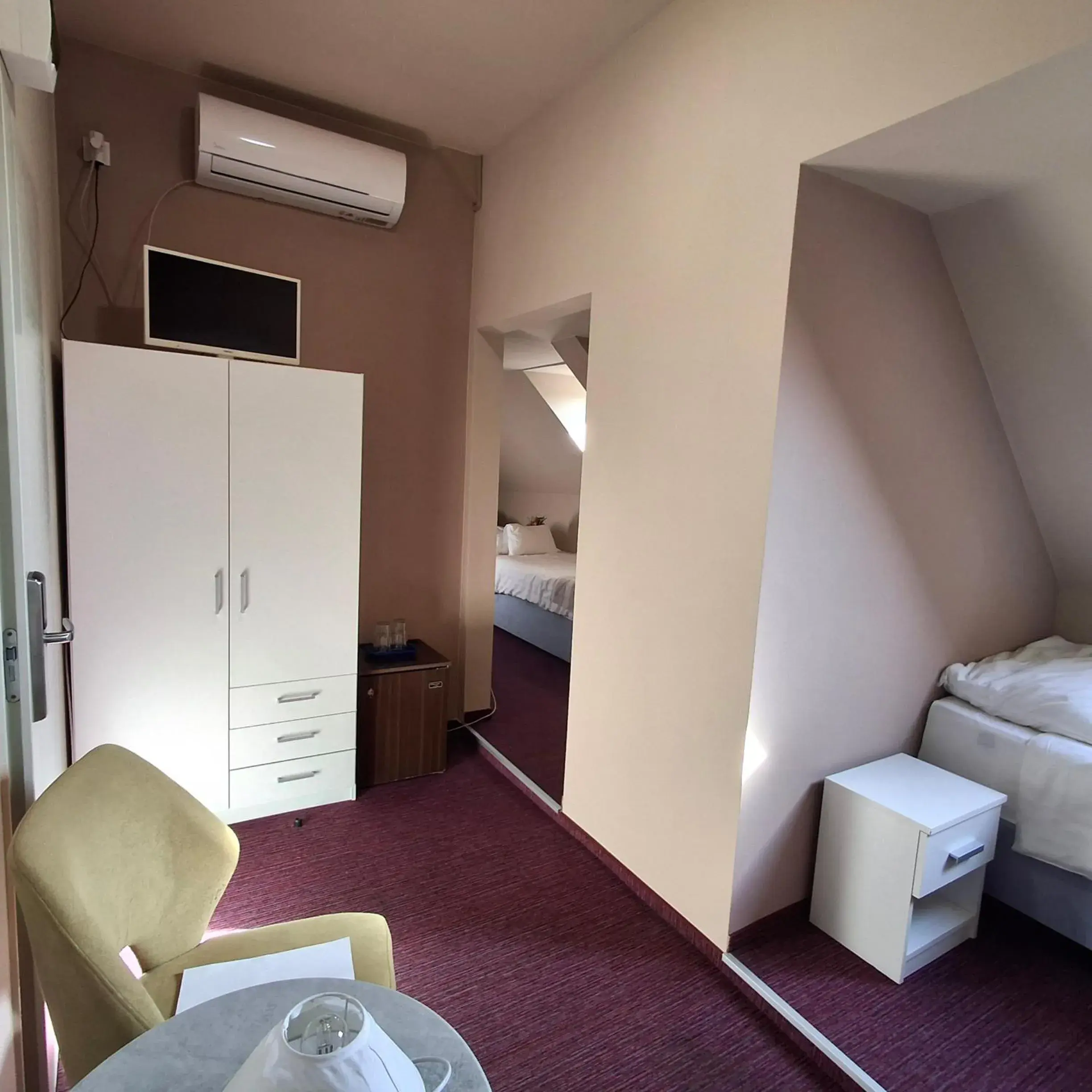 Economy Quadruple Room in Hotel Unicornis Economy Quadruple Room in Hotel Unicornis