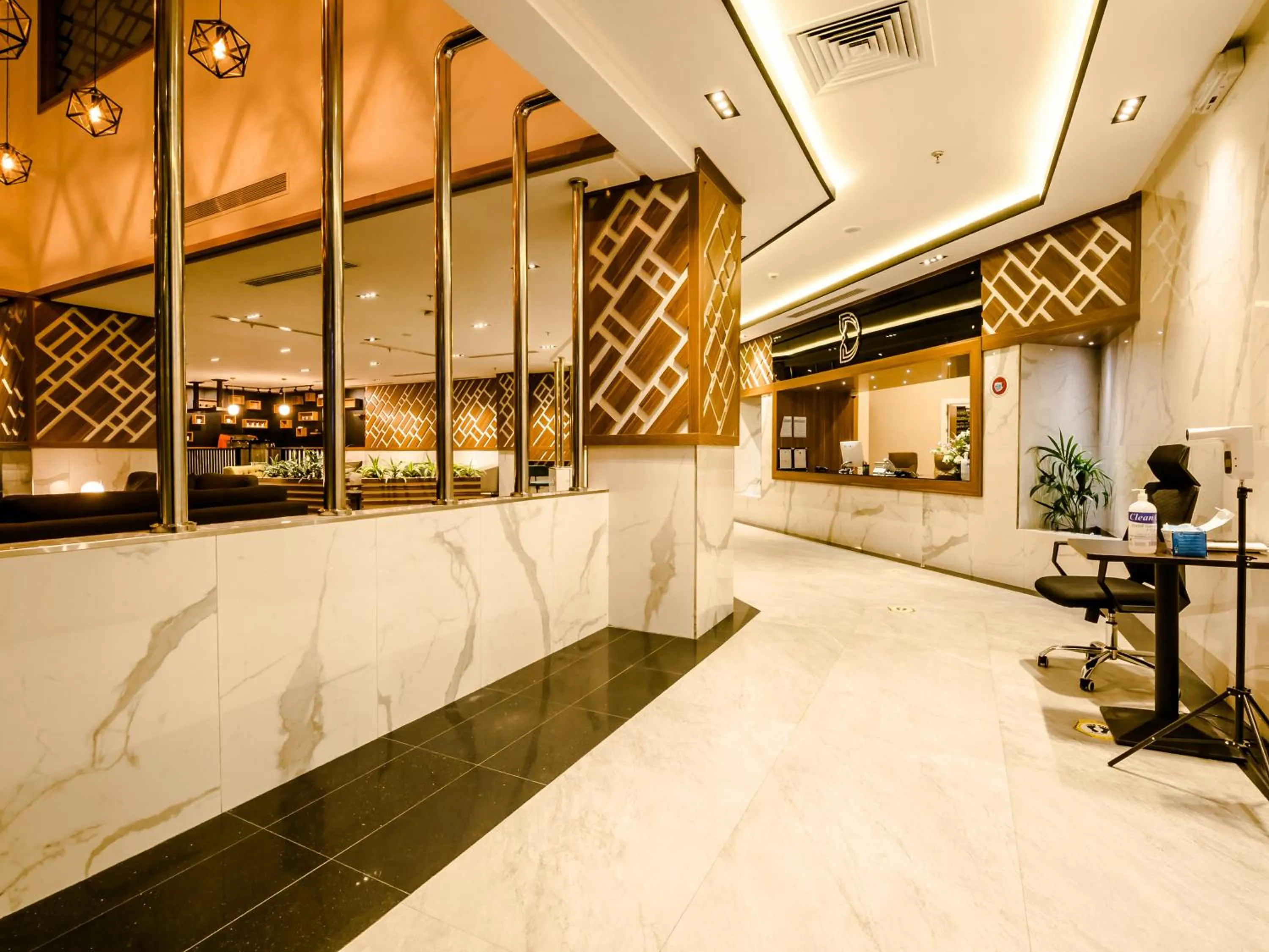 White Diamond Hotel Sari