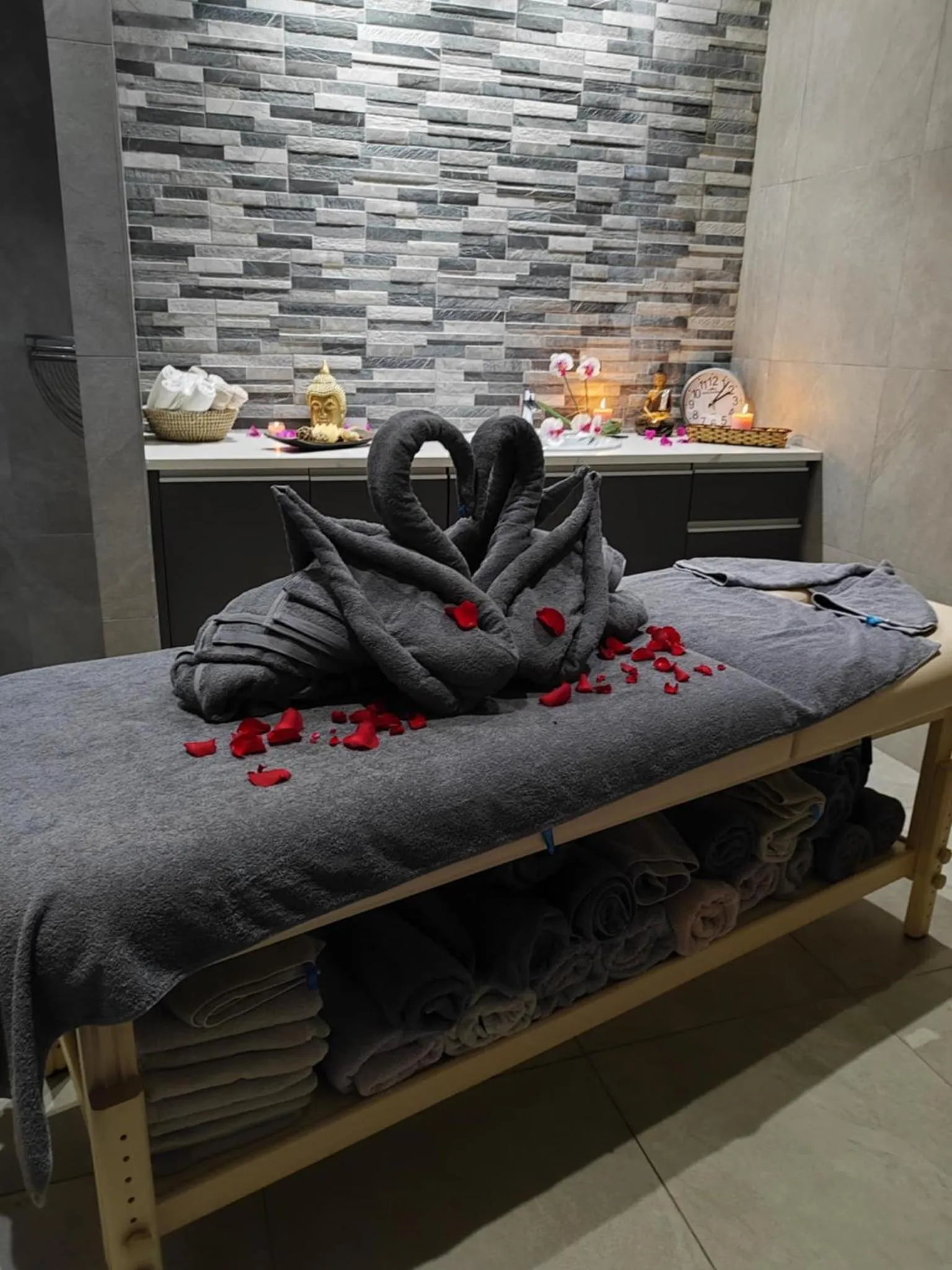 Massage, Bed in Caramela Luxury Apts