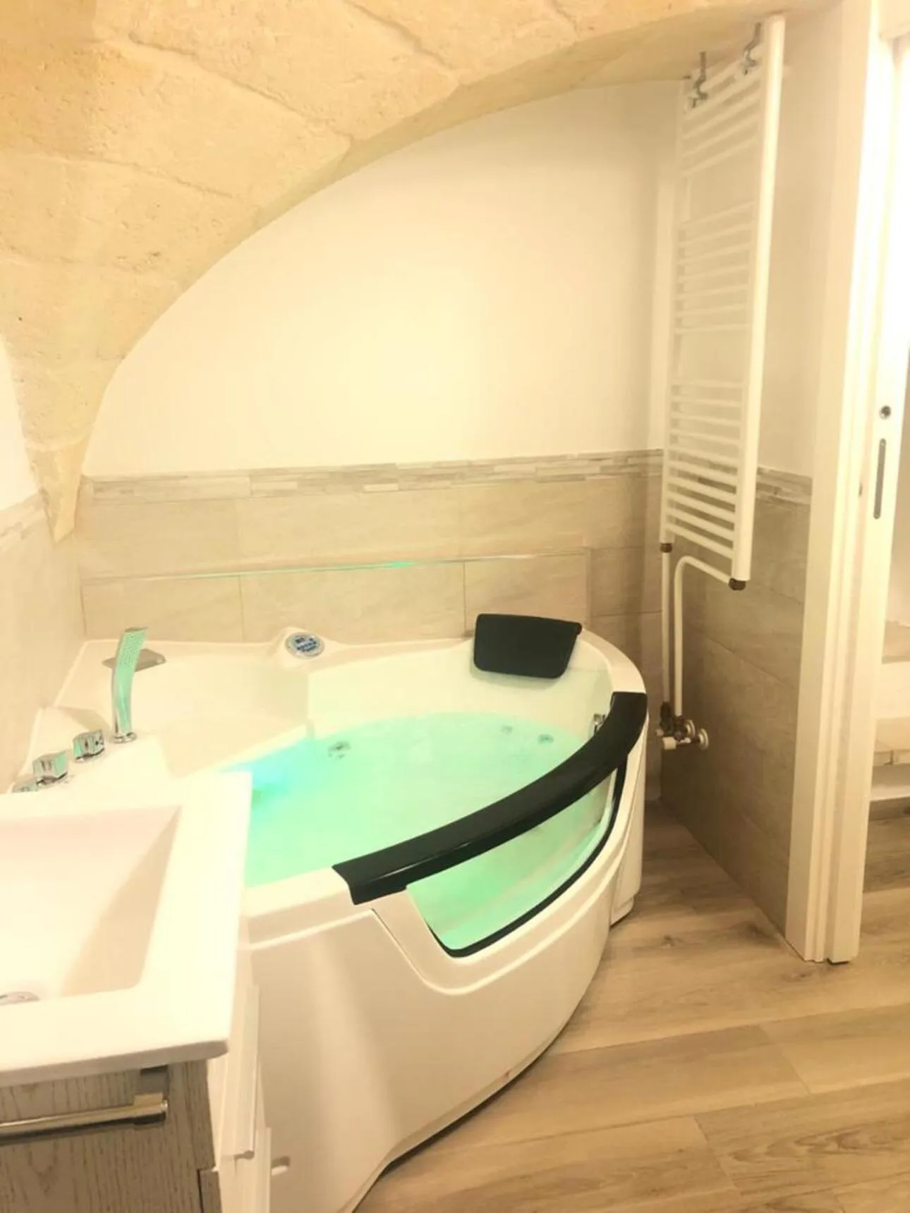 Hot Tub in Mastropaolo42 Luxury B&B