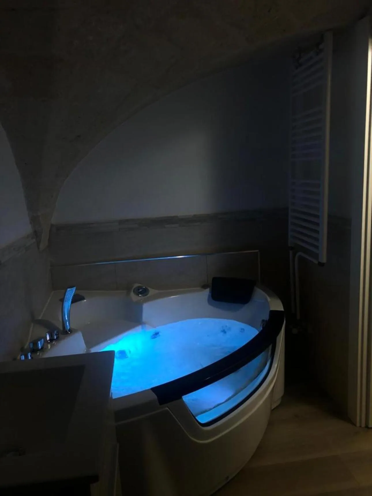 Hot Tub in Mastropaolo42 Luxury B&B