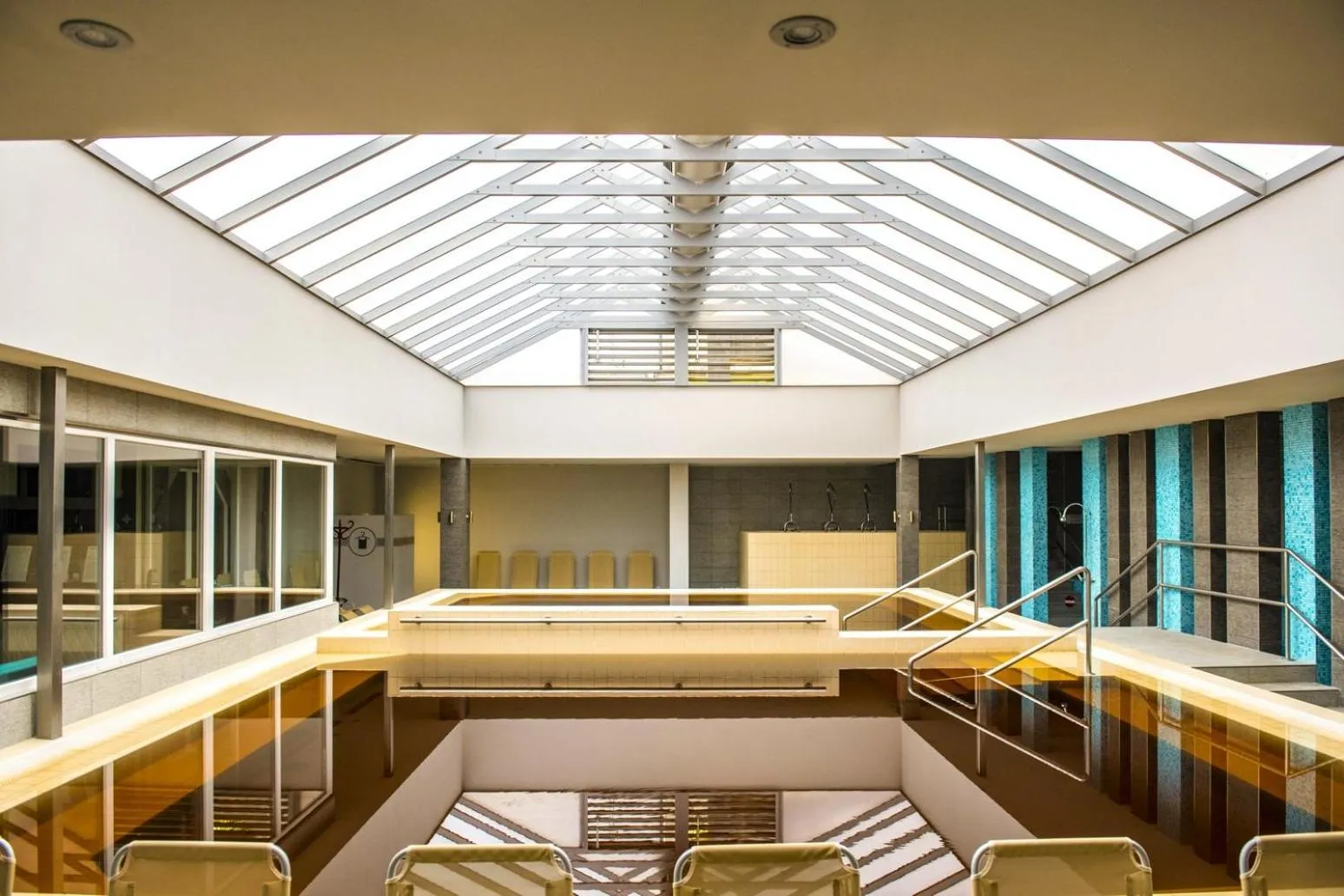 Hot Spring Bath in Hotel Délibáb