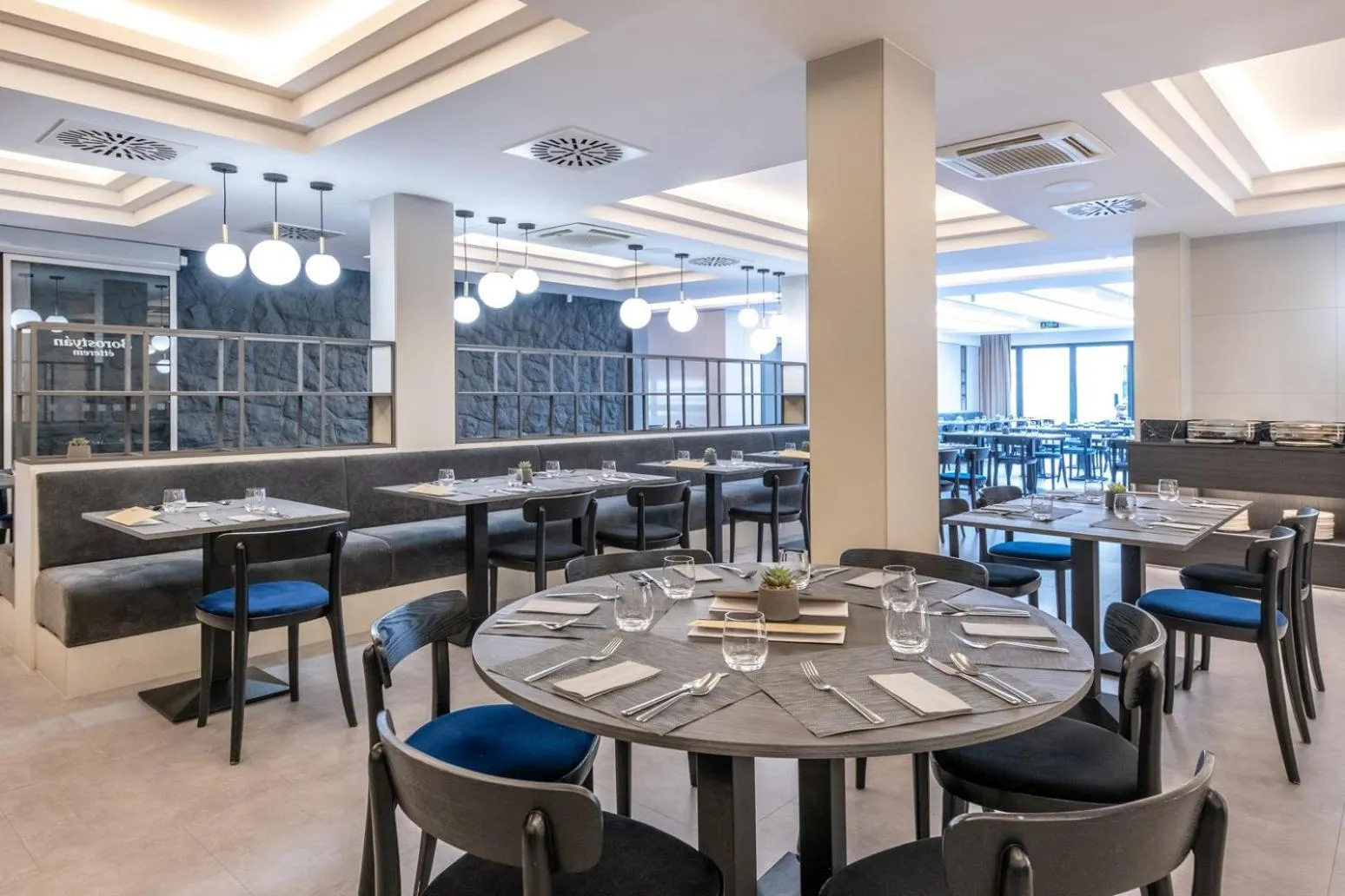 Restaurant/places to eat in Hotel Délibáb