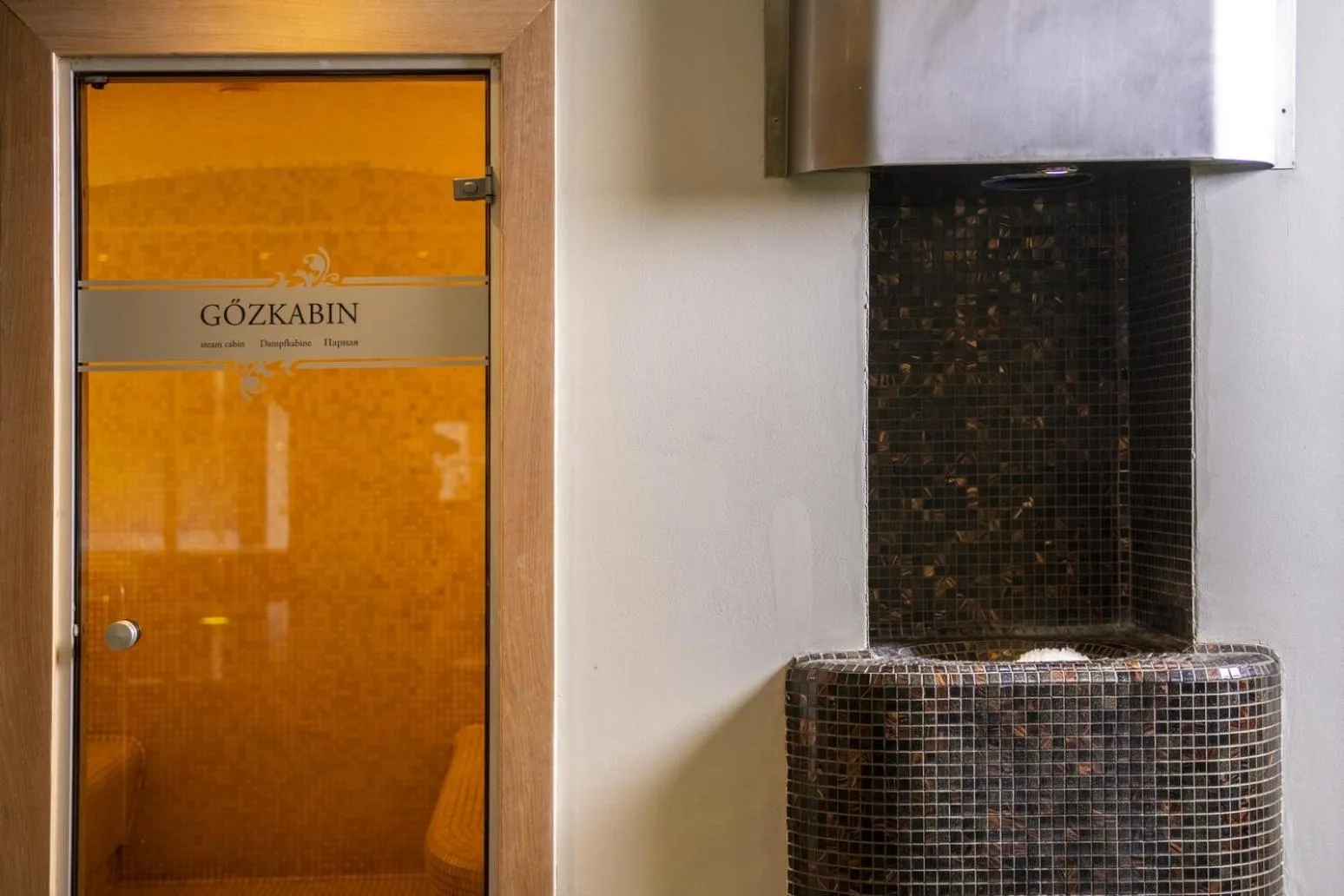 Steam room in Hotel Délibáb