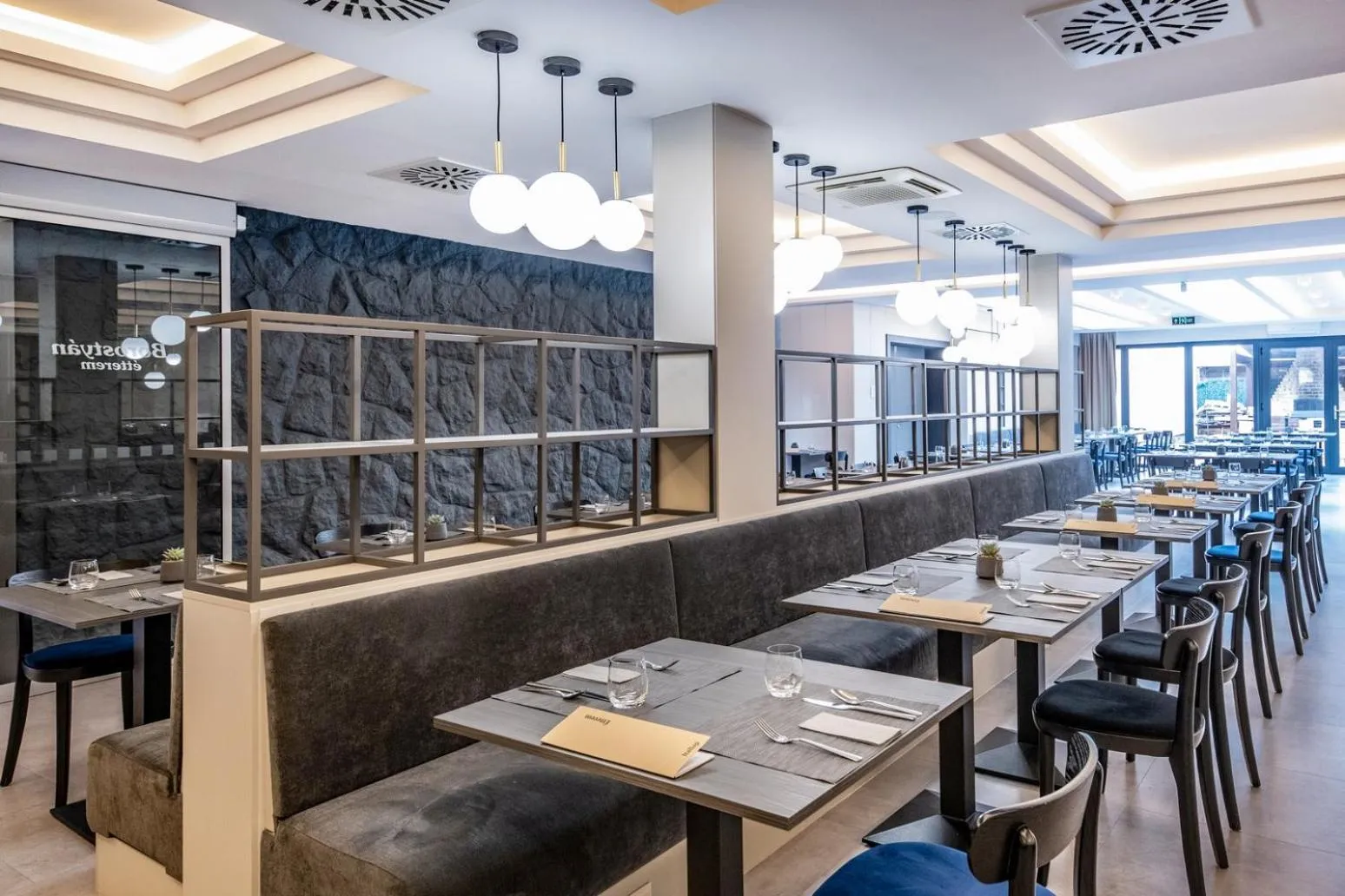 Restaurant/places to eat in Hotel Délibáb