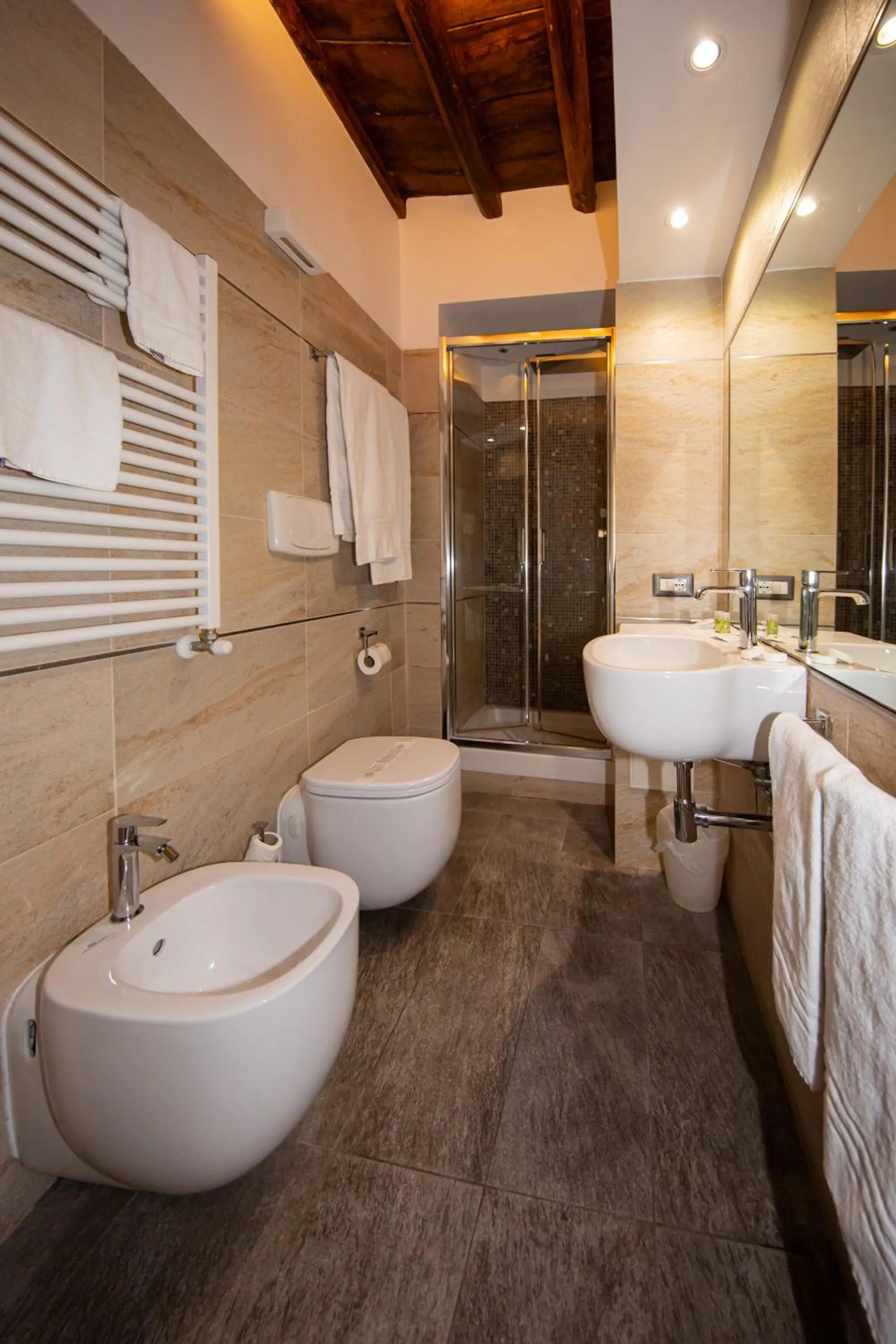 Shower in Corso Suite 107 Rooms Wellness & Spa