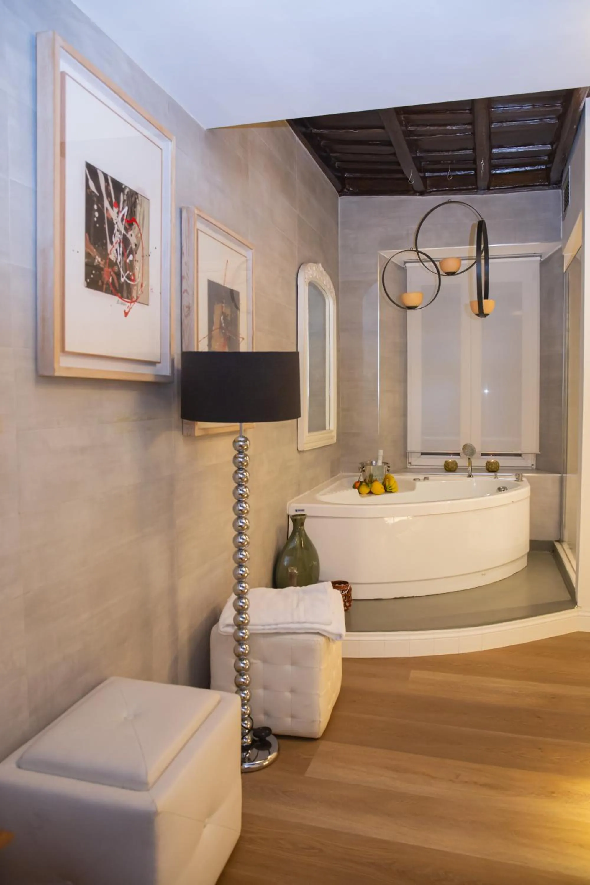 Hot Tub in Corso Suite 107 Rooms Wellness & Spa